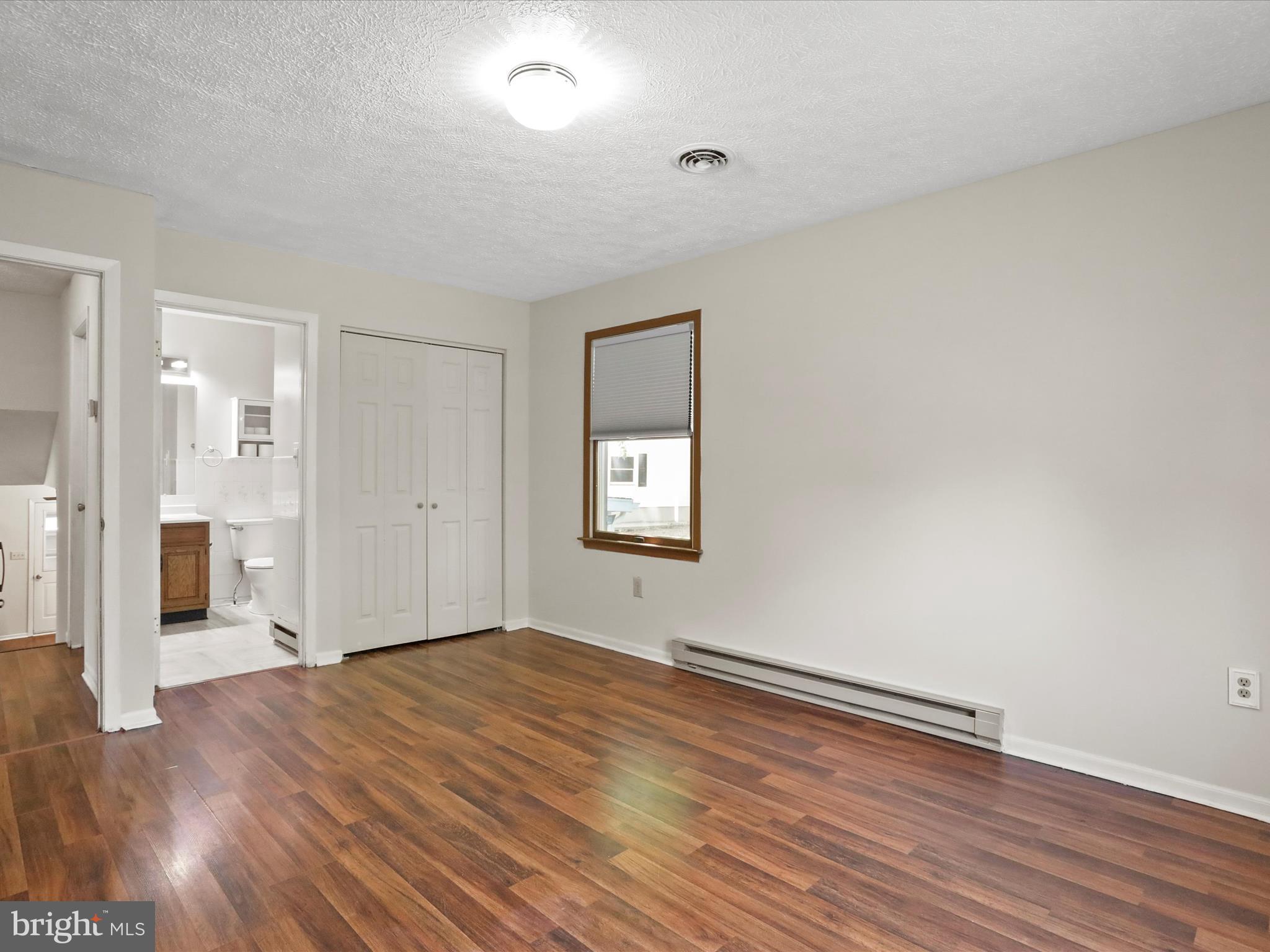 COUNTRY SIDE MANOR - Residential