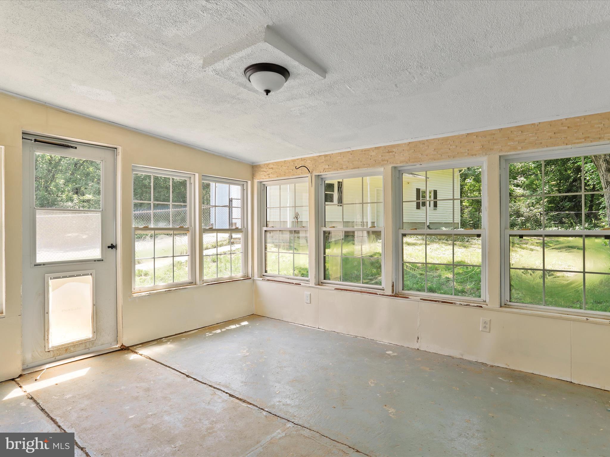 COUNTRY SIDE MANOR - Residential