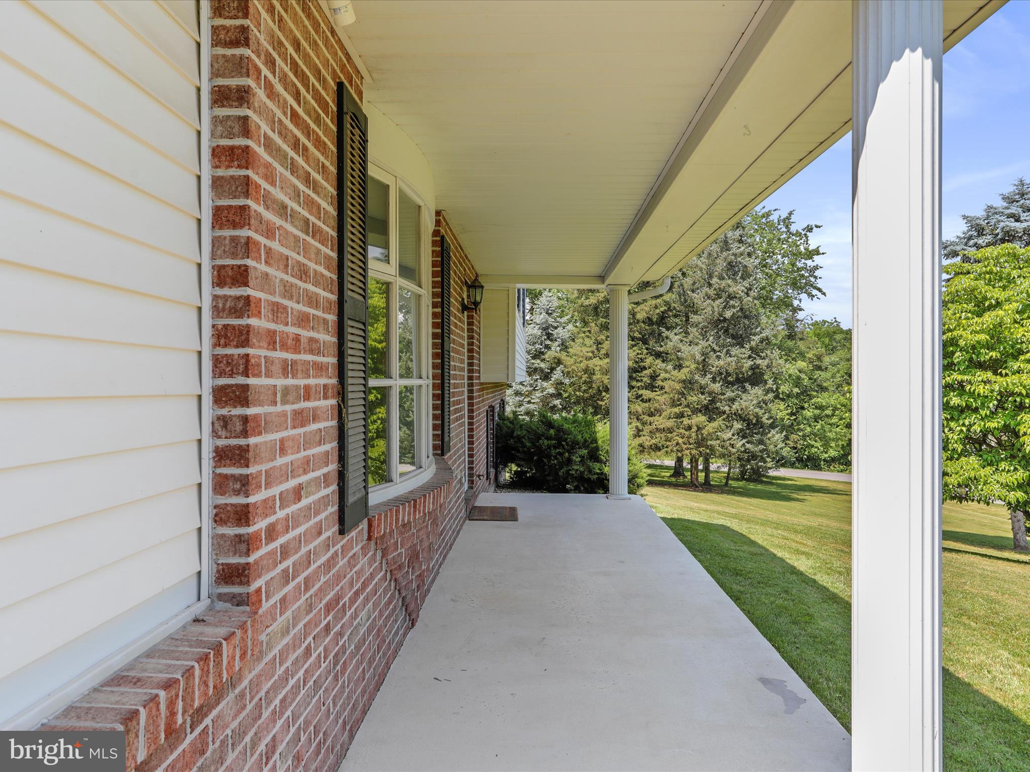 COUNTRY SIDE MANOR - Residential