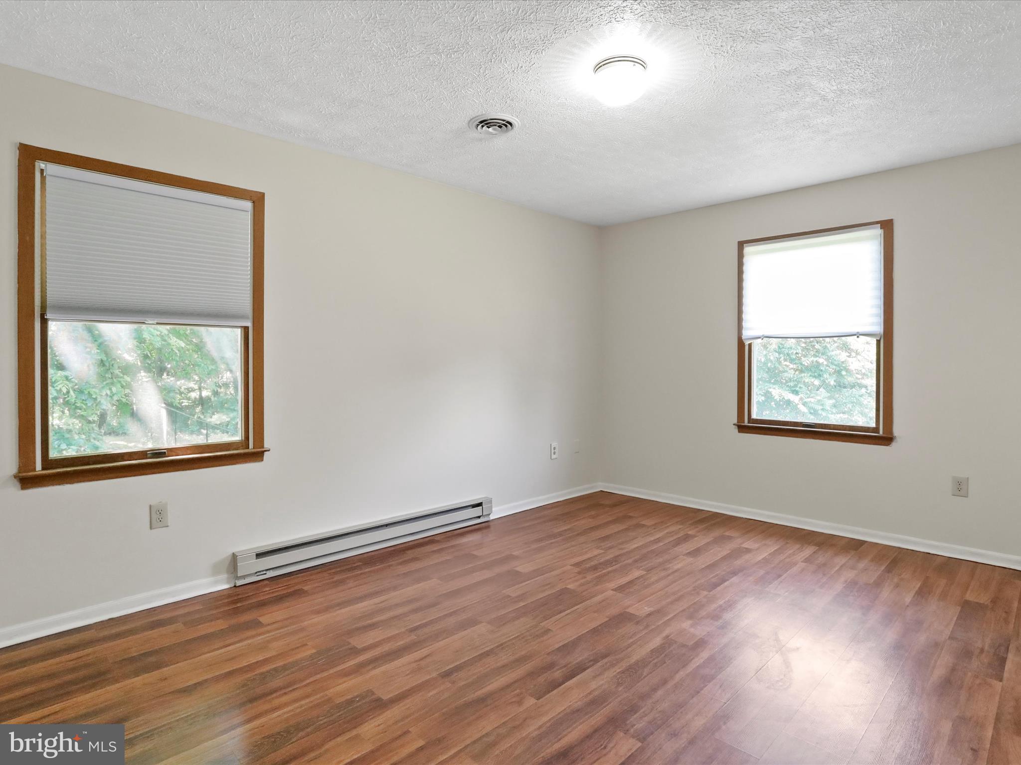 COUNTRY SIDE MANOR - Residential