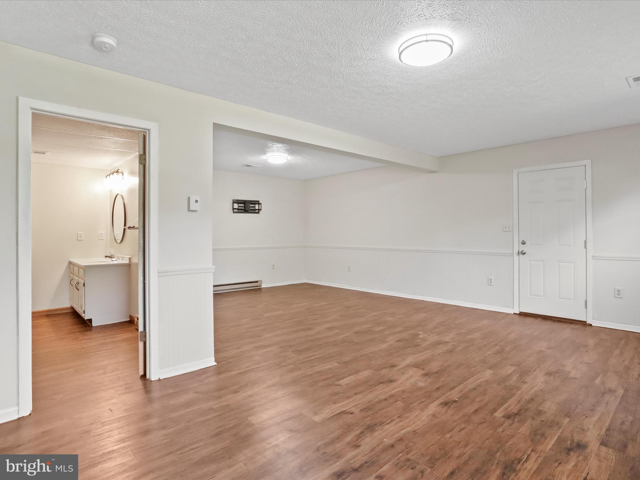 COUNTRY SIDE MANOR - Residential