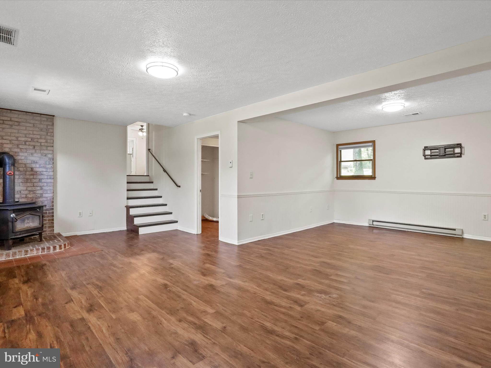 COUNTRY SIDE MANOR - Residential