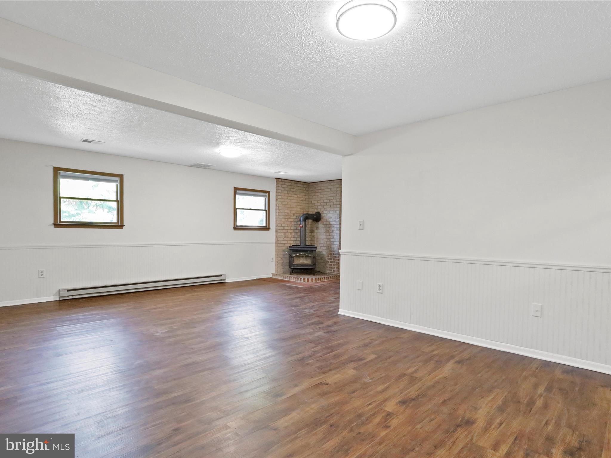 COUNTRY SIDE MANOR - Residential