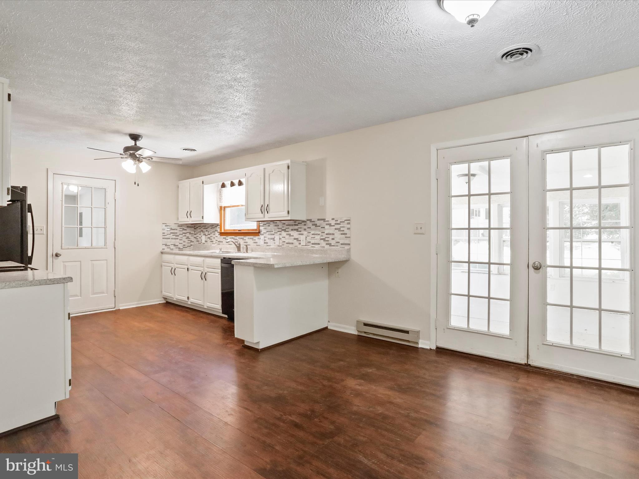 COUNTRY SIDE MANOR - Residential