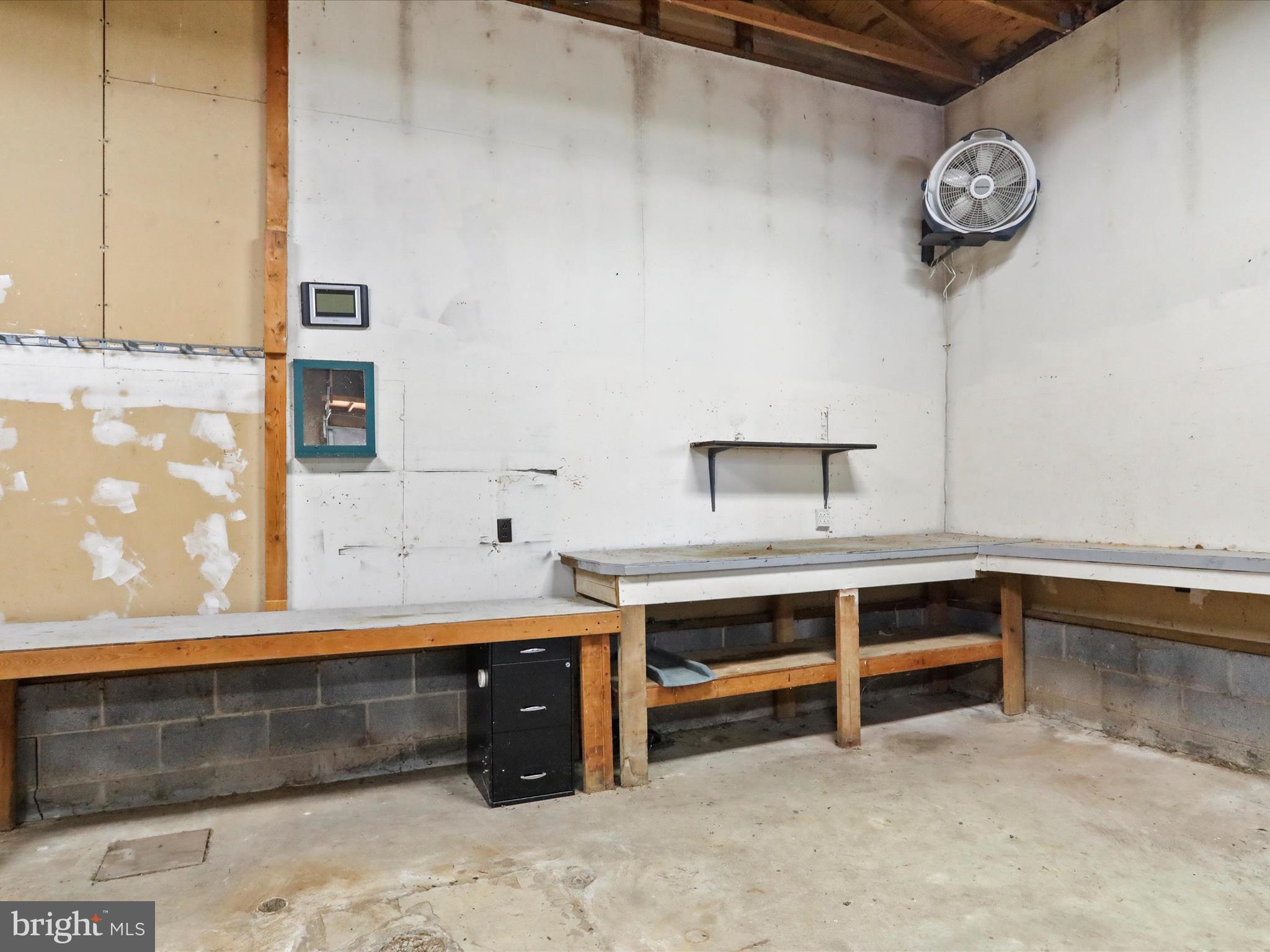 COUNTRY SIDE MANOR - Residential