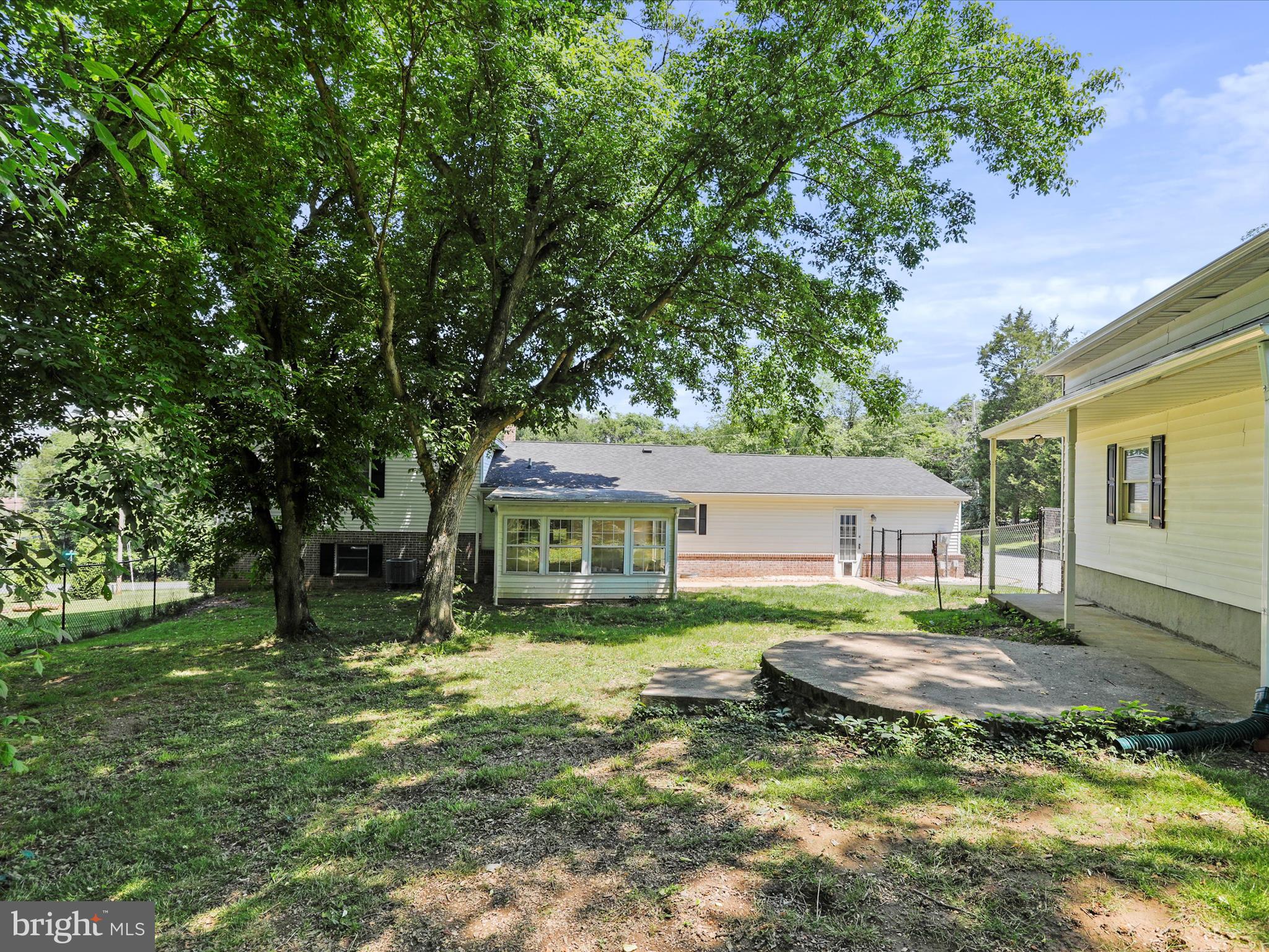 COUNTRY SIDE MANOR - Residential