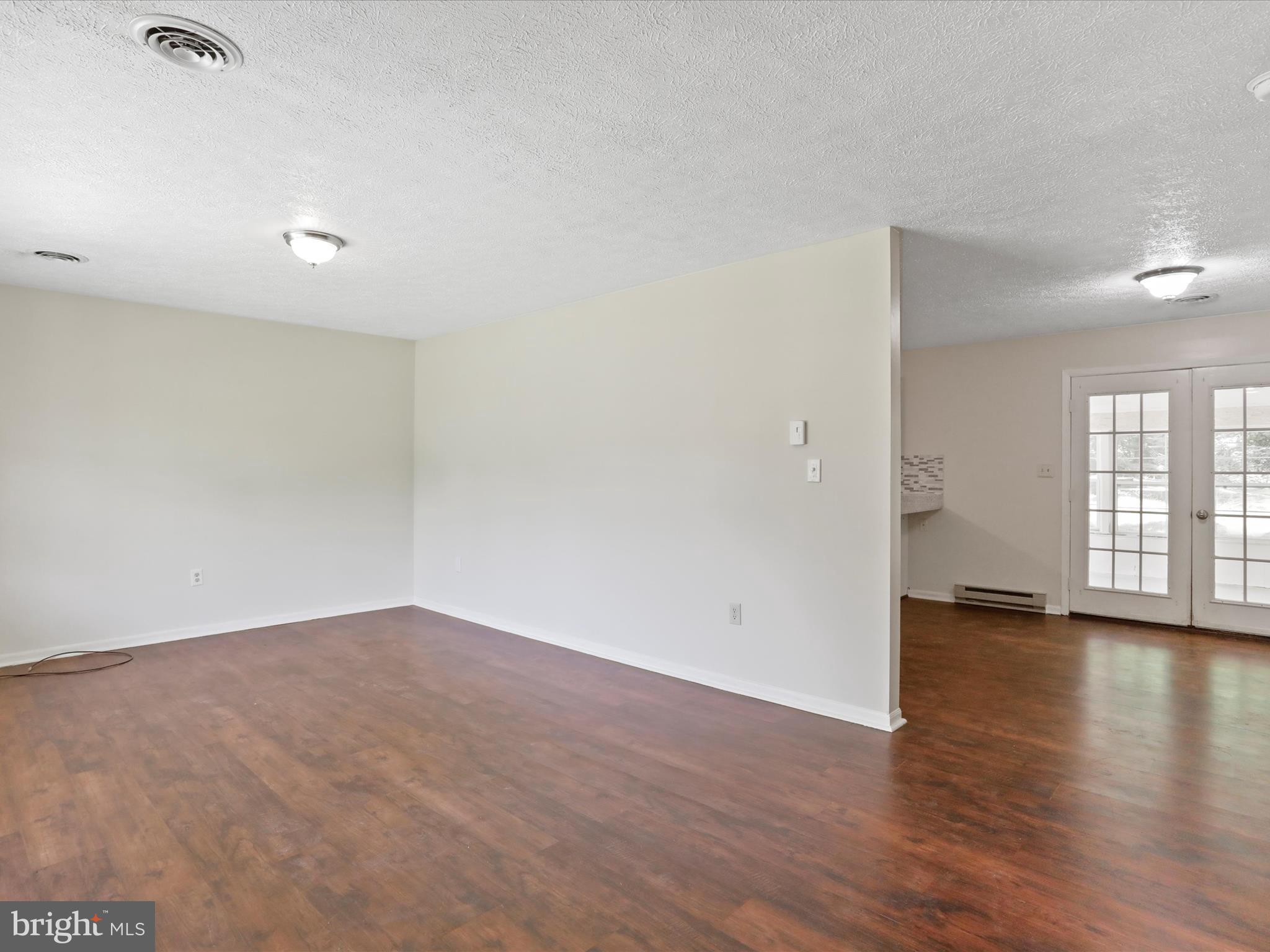 COUNTRY SIDE MANOR - Residential