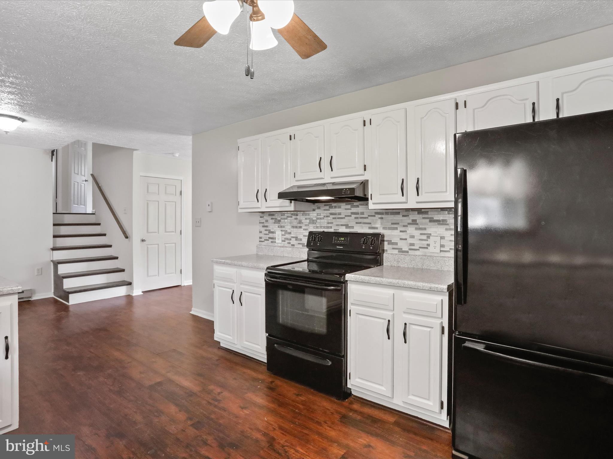 COUNTRY SIDE MANOR - Residential