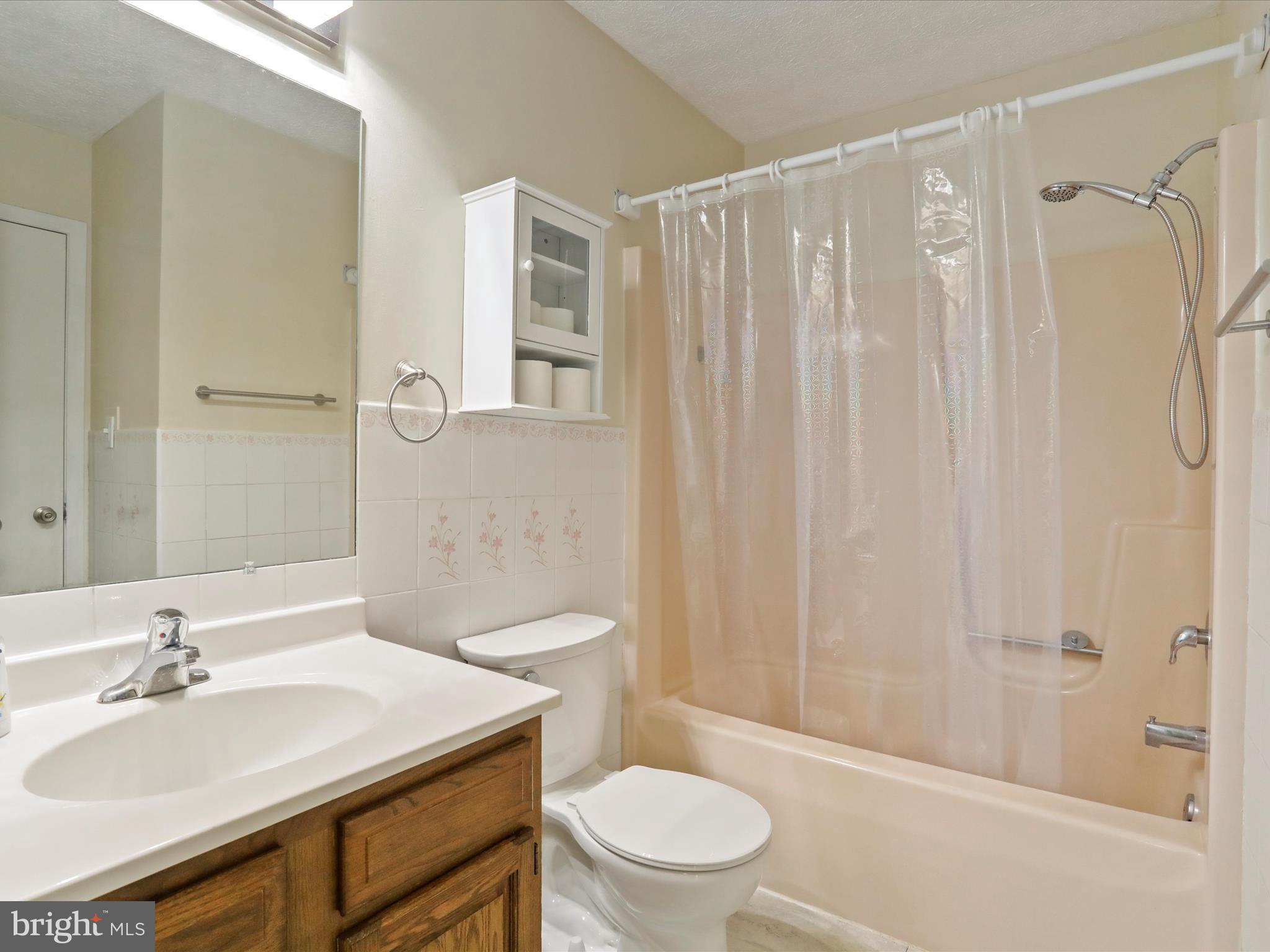 COUNTRY SIDE MANOR - Residential