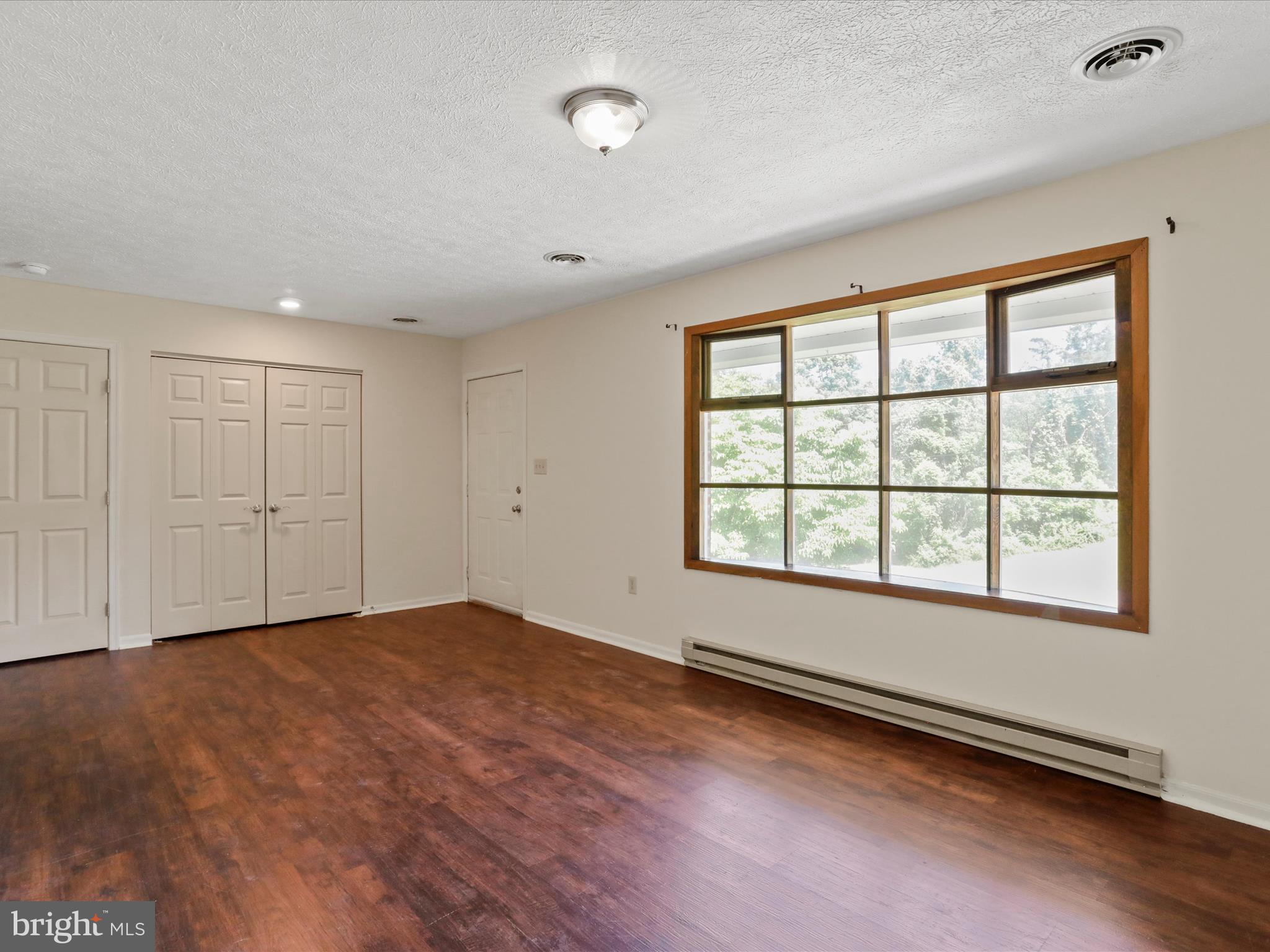 COUNTRY SIDE MANOR - Residential