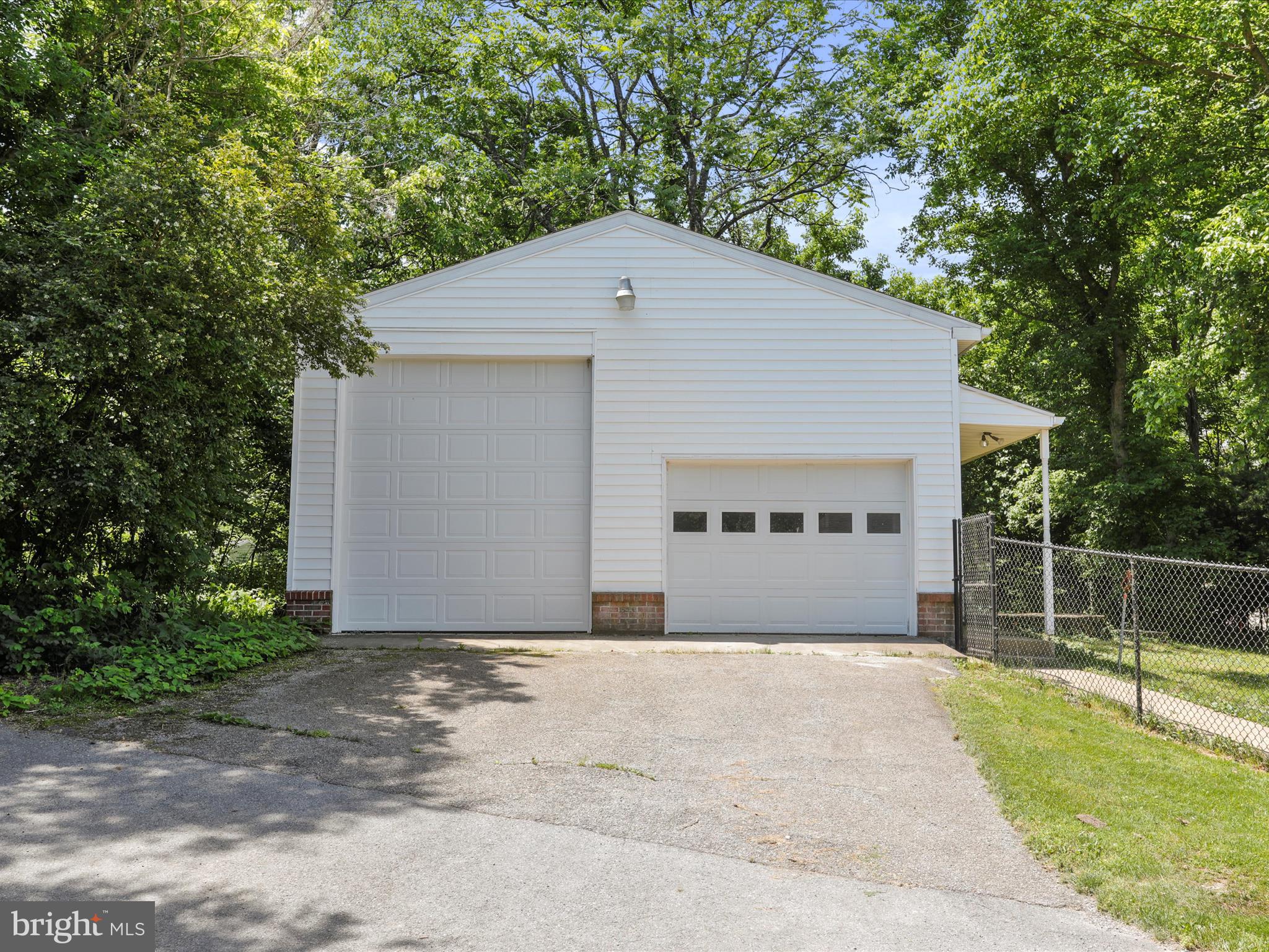 COUNTRY SIDE MANOR - Residential