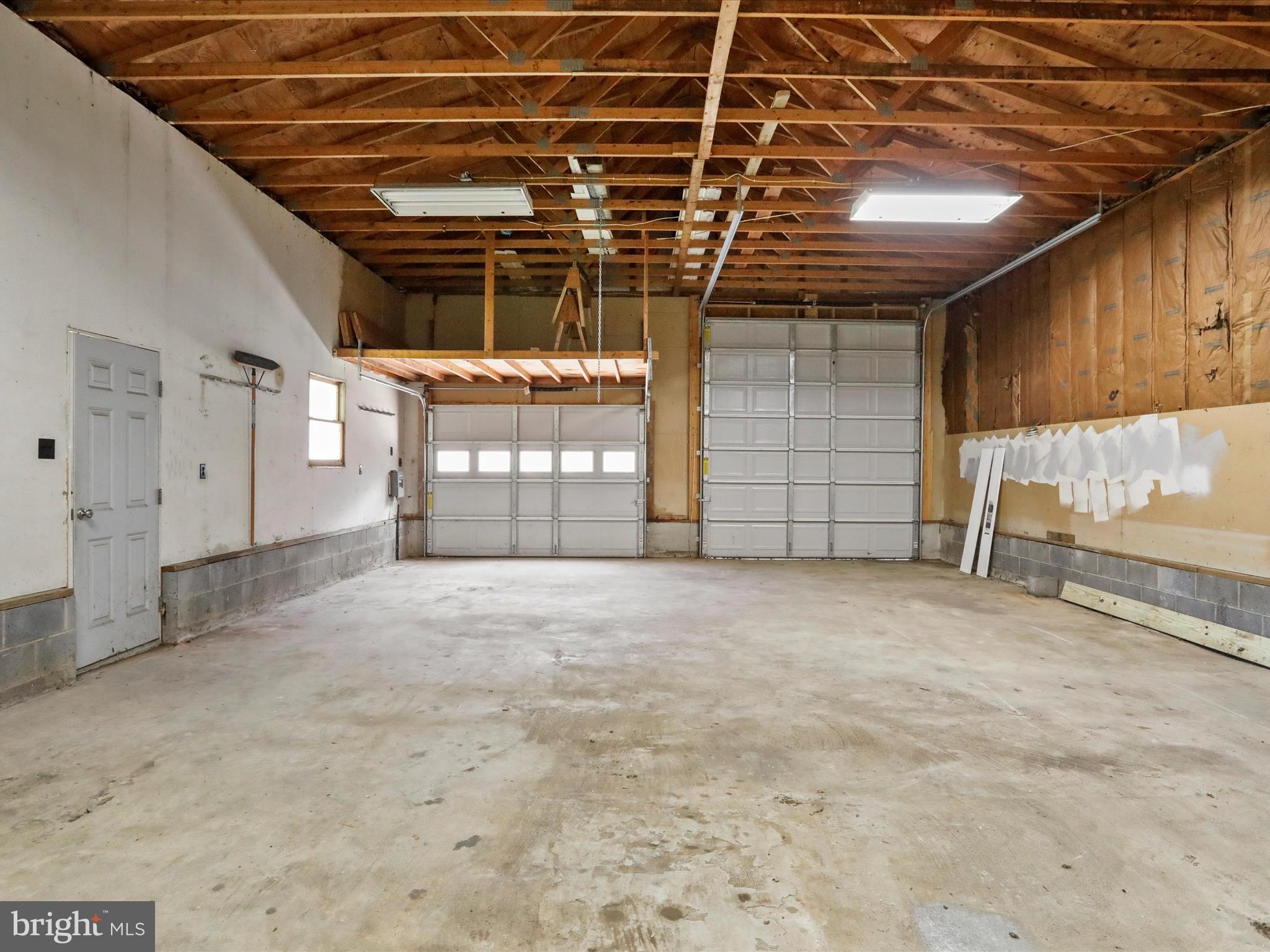 COUNTRY SIDE MANOR - Residential