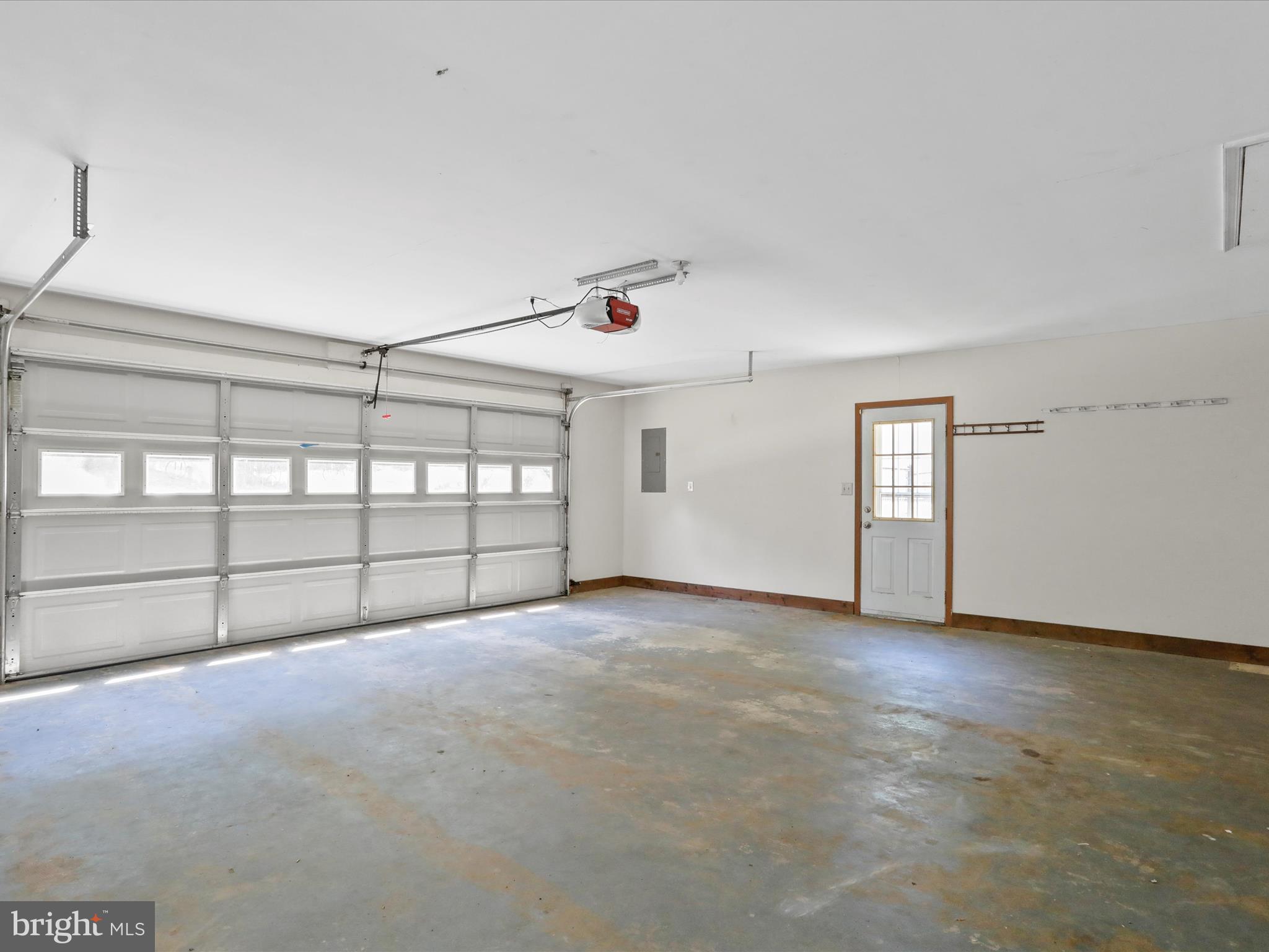 COUNTRY SIDE MANOR - Residential