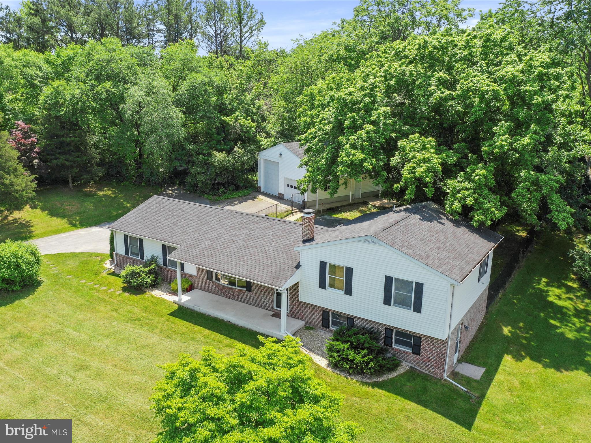 COUNTRY SIDE MANOR - Residential