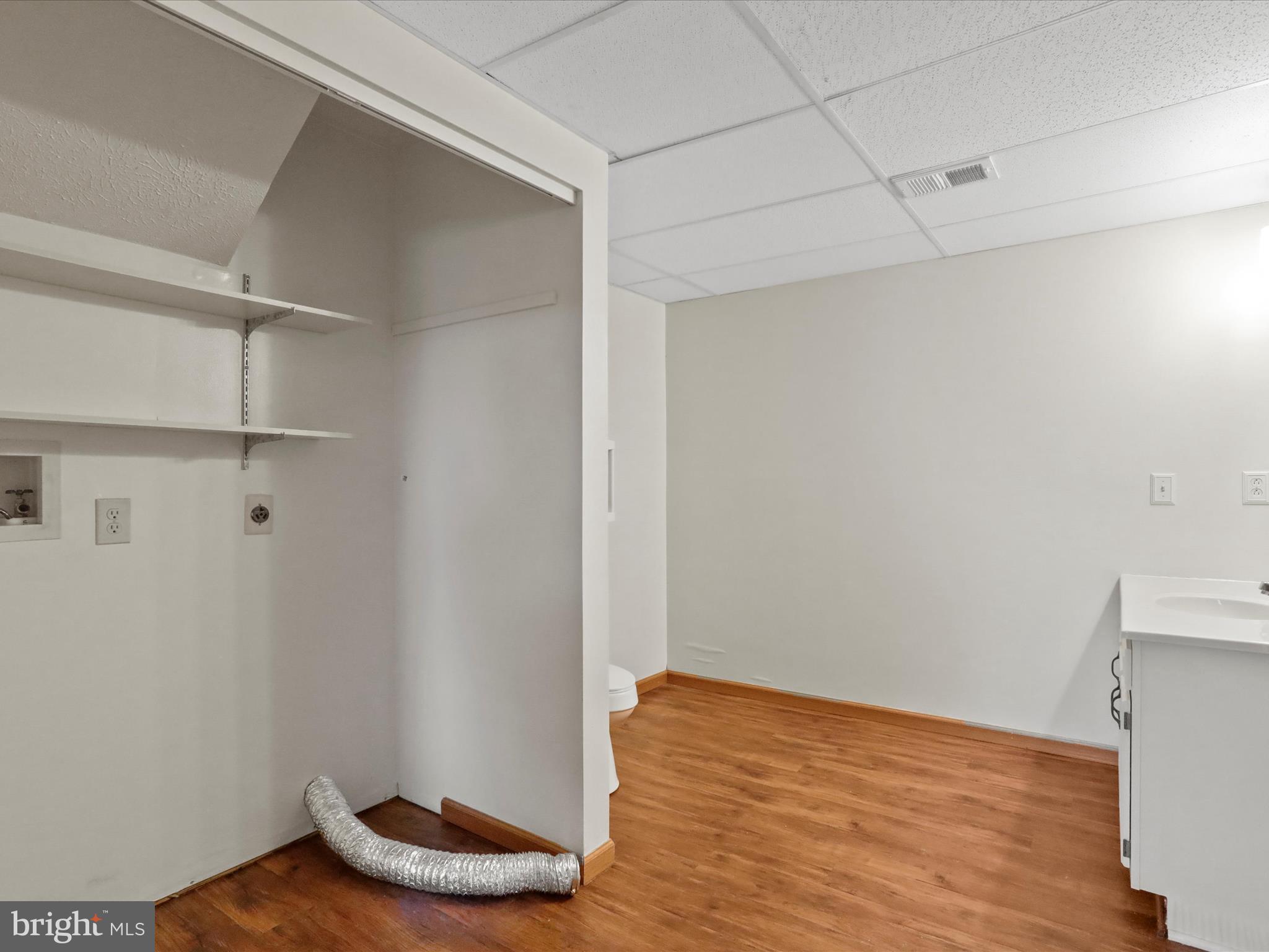 COUNTRY SIDE MANOR - Residential