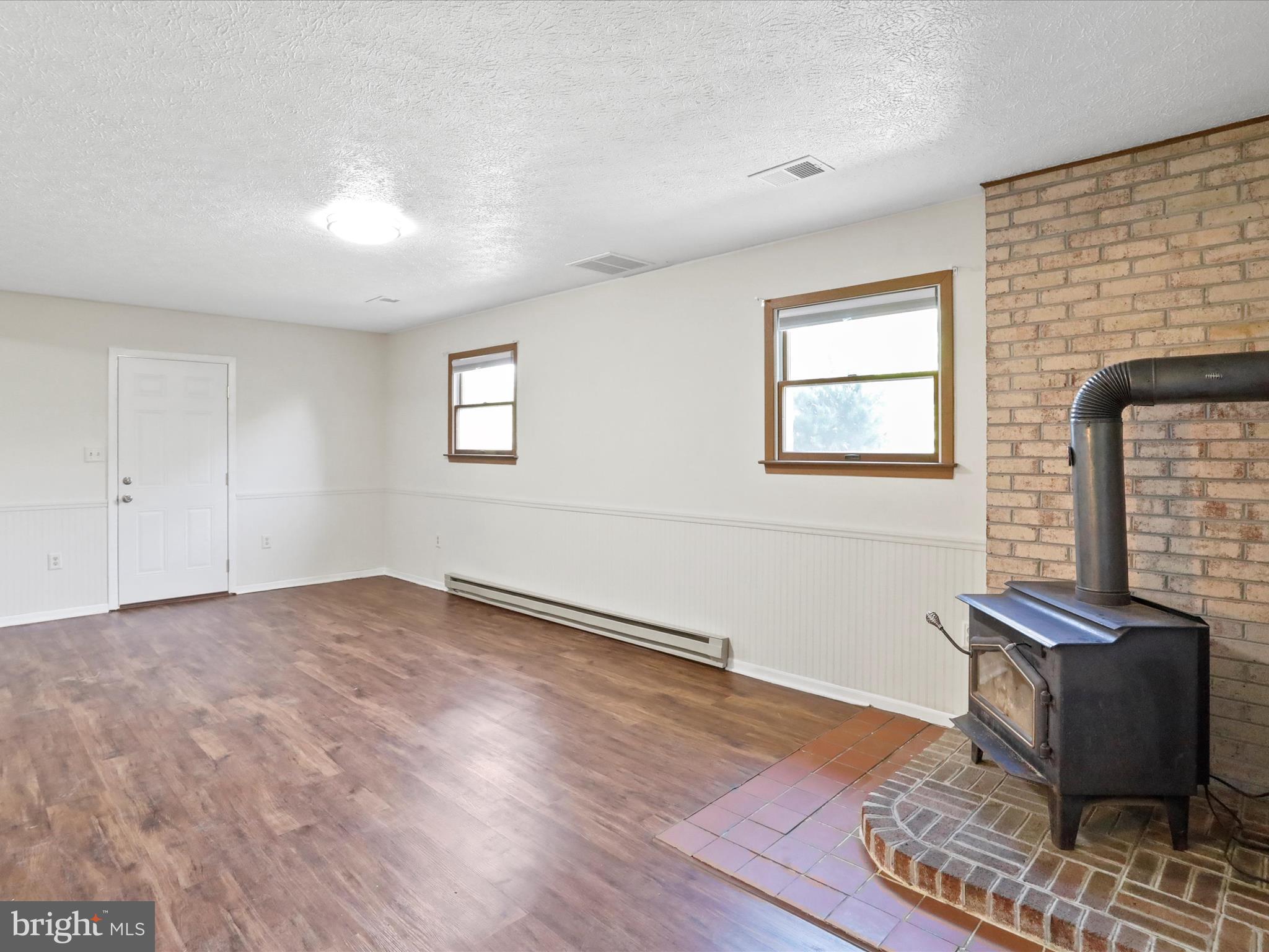 COUNTRY SIDE MANOR - Residential