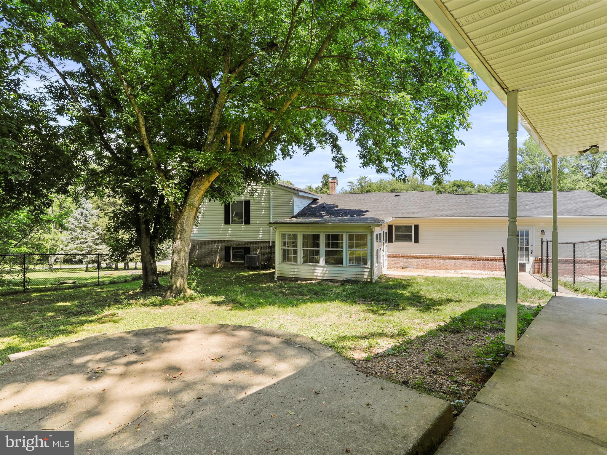 COUNTRY SIDE MANOR - Residential