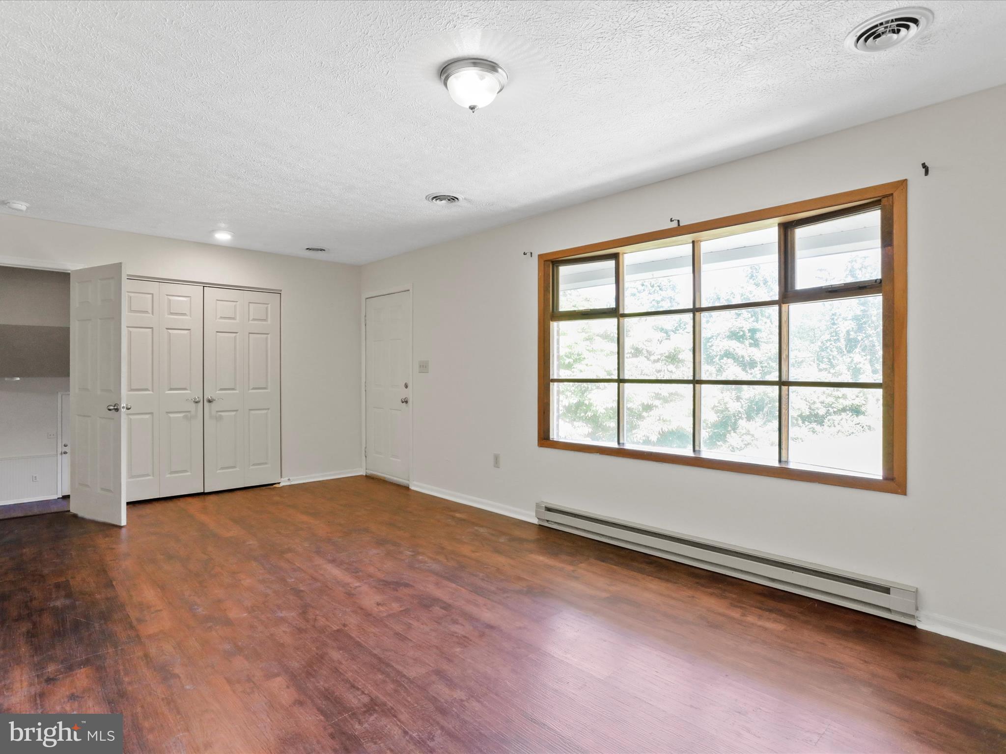 COUNTRY SIDE MANOR - Residential