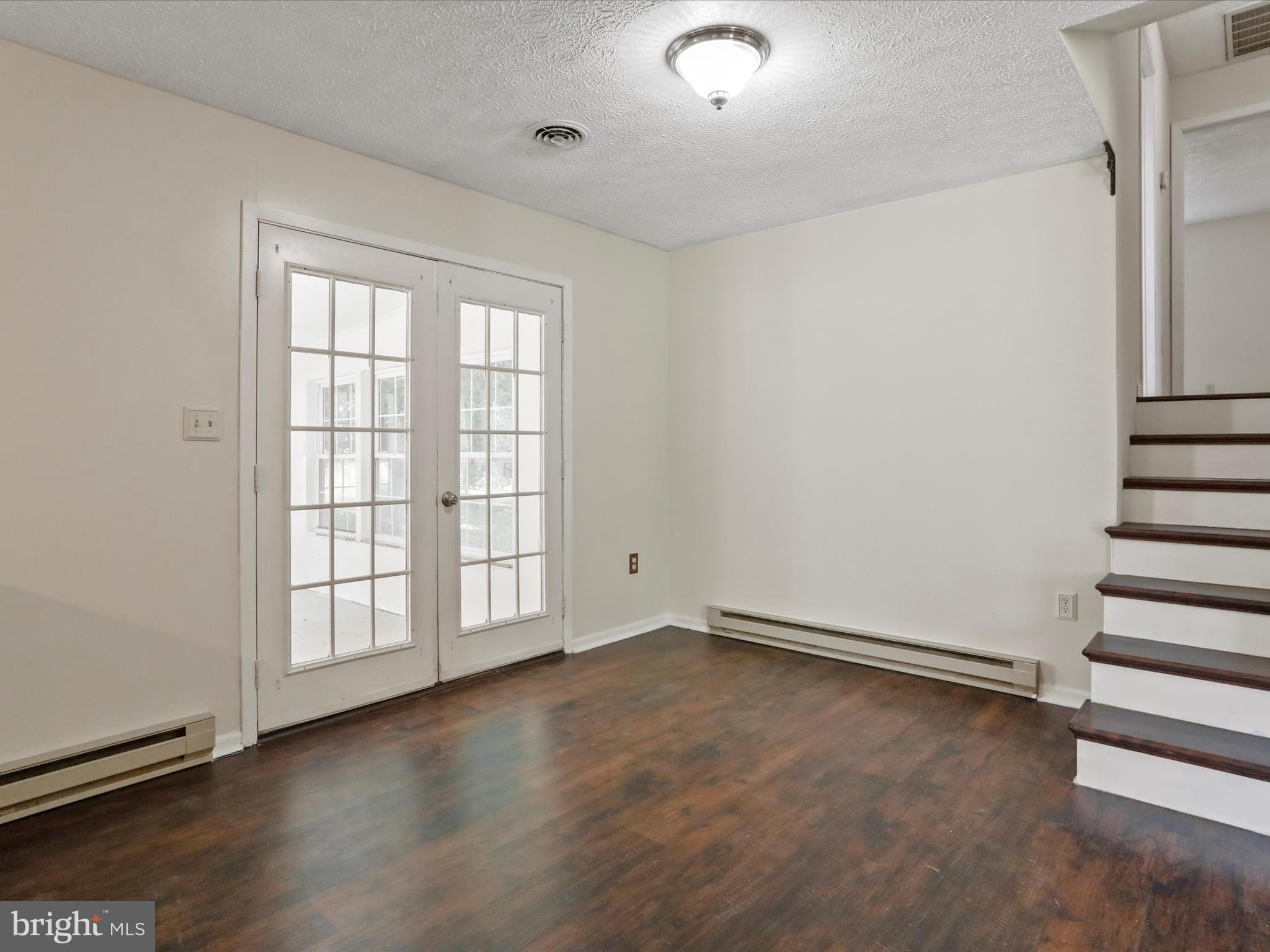 COUNTRY SIDE MANOR - Residential