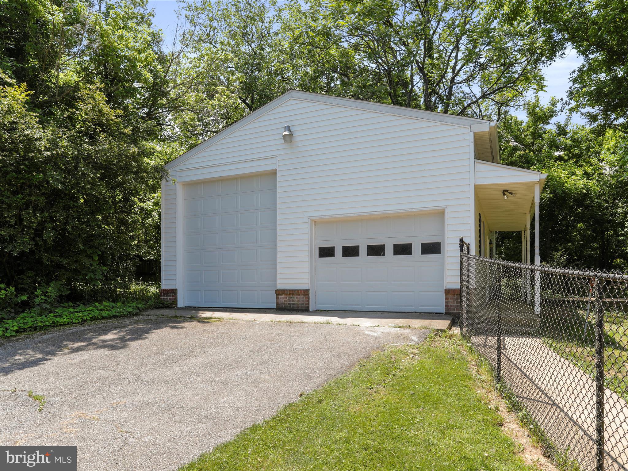 COUNTRY SIDE MANOR - Residential