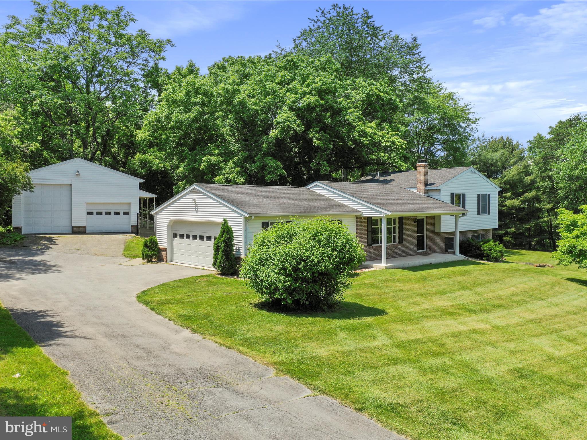 COUNTRY SIDE MANOR - Residential