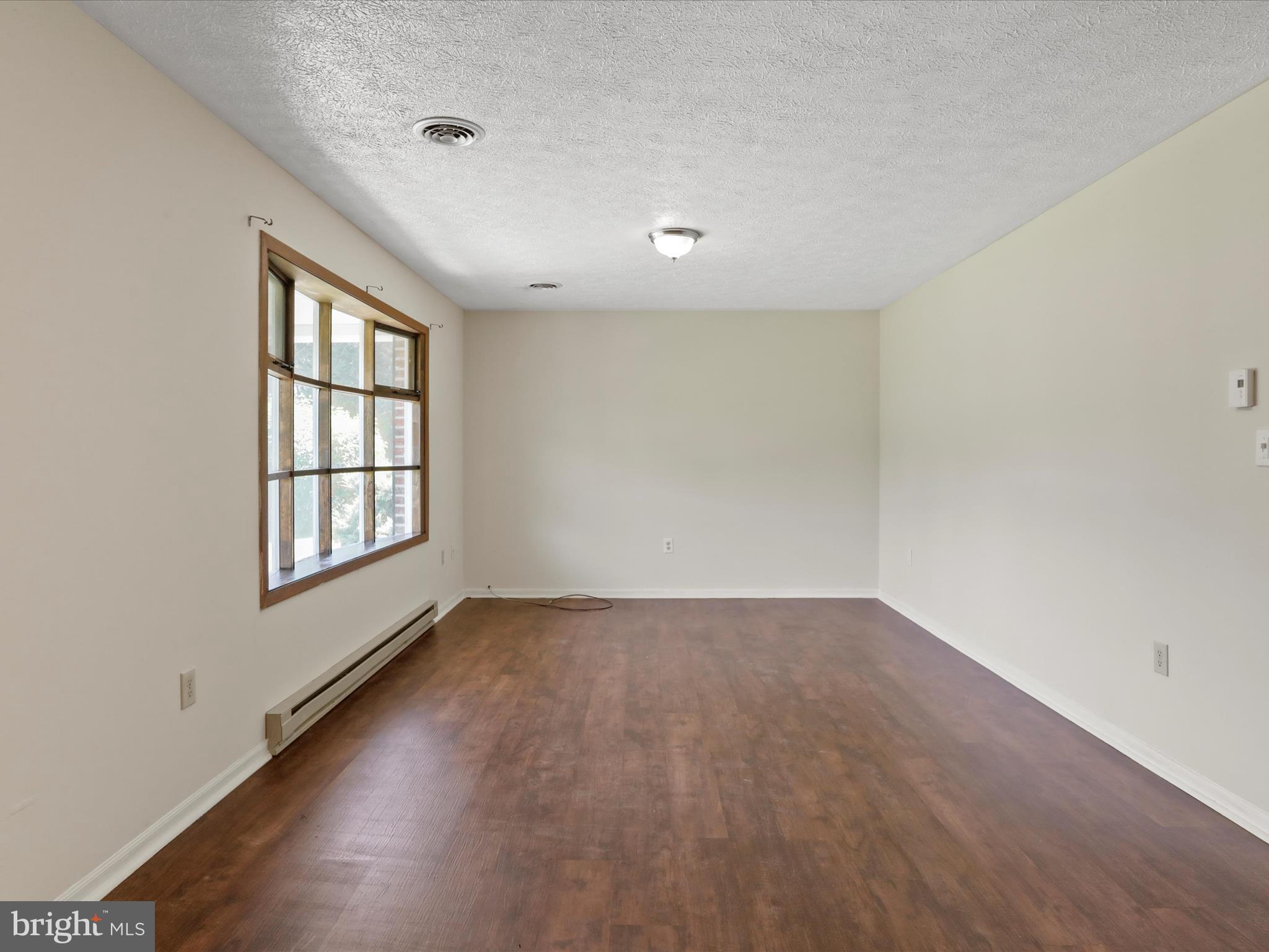 COUNTRY SIDE MANOR - Residential