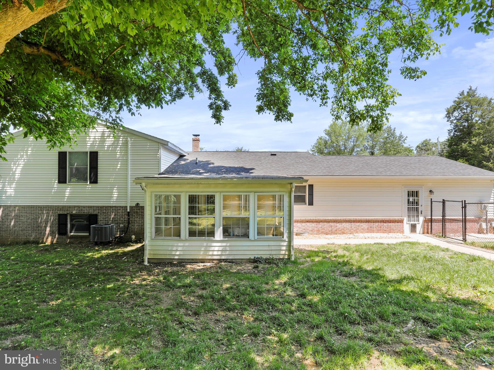 COUNTRY SIDE MANOR - Residential