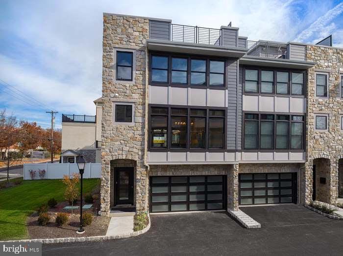 BROWNSTONES AT BERKLEY - Residential