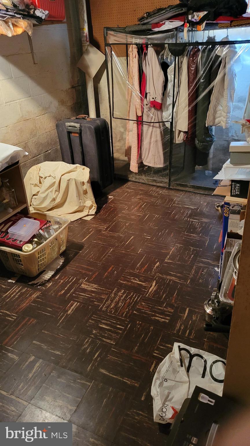 DULANEY VILLAGE - Residential