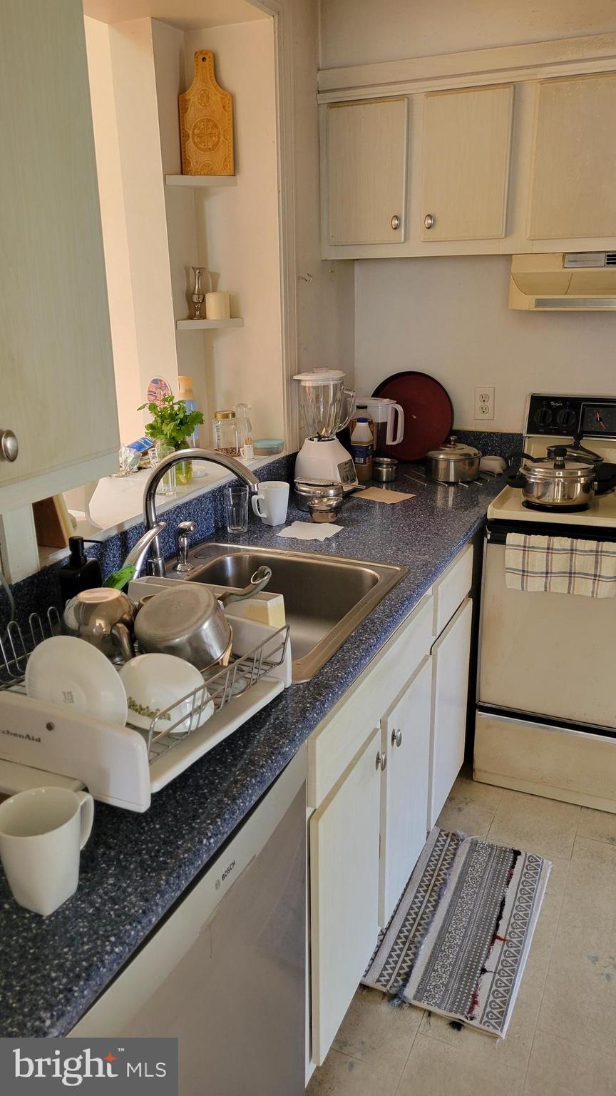 DULANEY VILLAGE - Residential