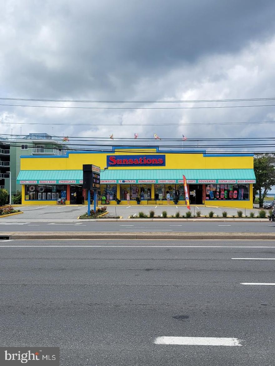 Rare find. Commercial building, able to subdivide into multiple stores. Current building is owner occupied as 1- 8170 sq foot retail store. New owners can subdivide into multiple stores for retail, office, food service, laundry. The uses are unlimited. Plenty of parking. Great mid-town location. There are excluded buyers on this listing so call listing agent first. Great opportunity to own 8170 sq foot commercial location which sits on 20,875 sq ft of land.