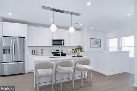 Condo For Sale - 14391 Glen Manor Drive<br/> CHANTILLY, VA 20151