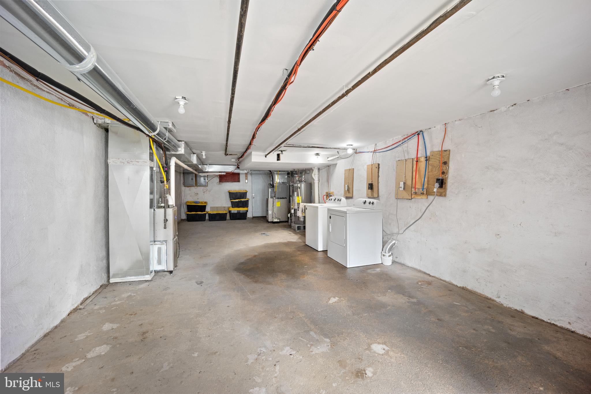 FERN ROCK - Residential Lease