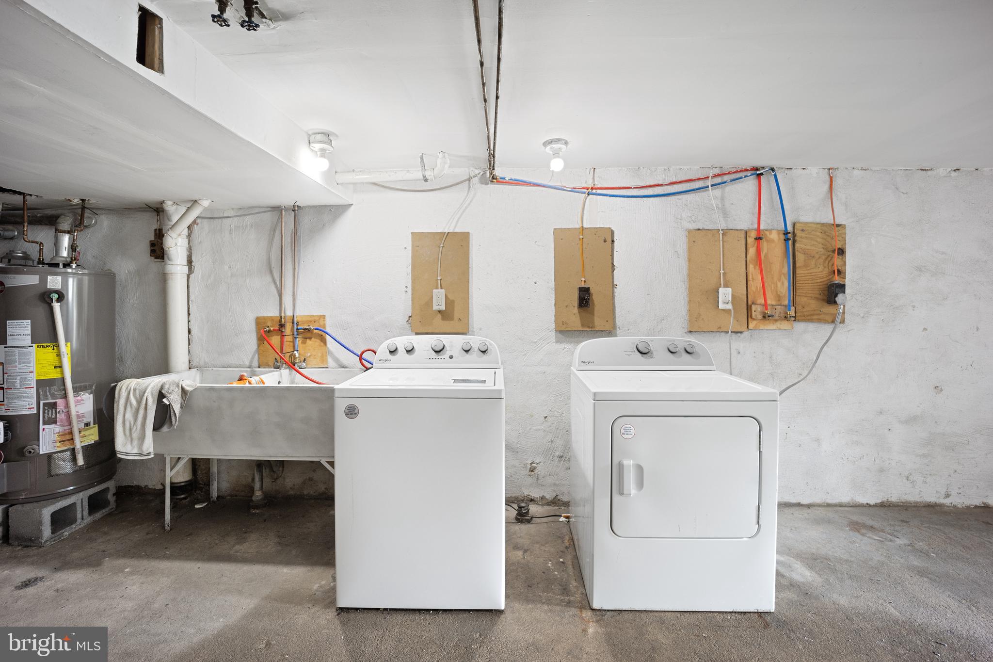 FERN ROCK - Residential Lease