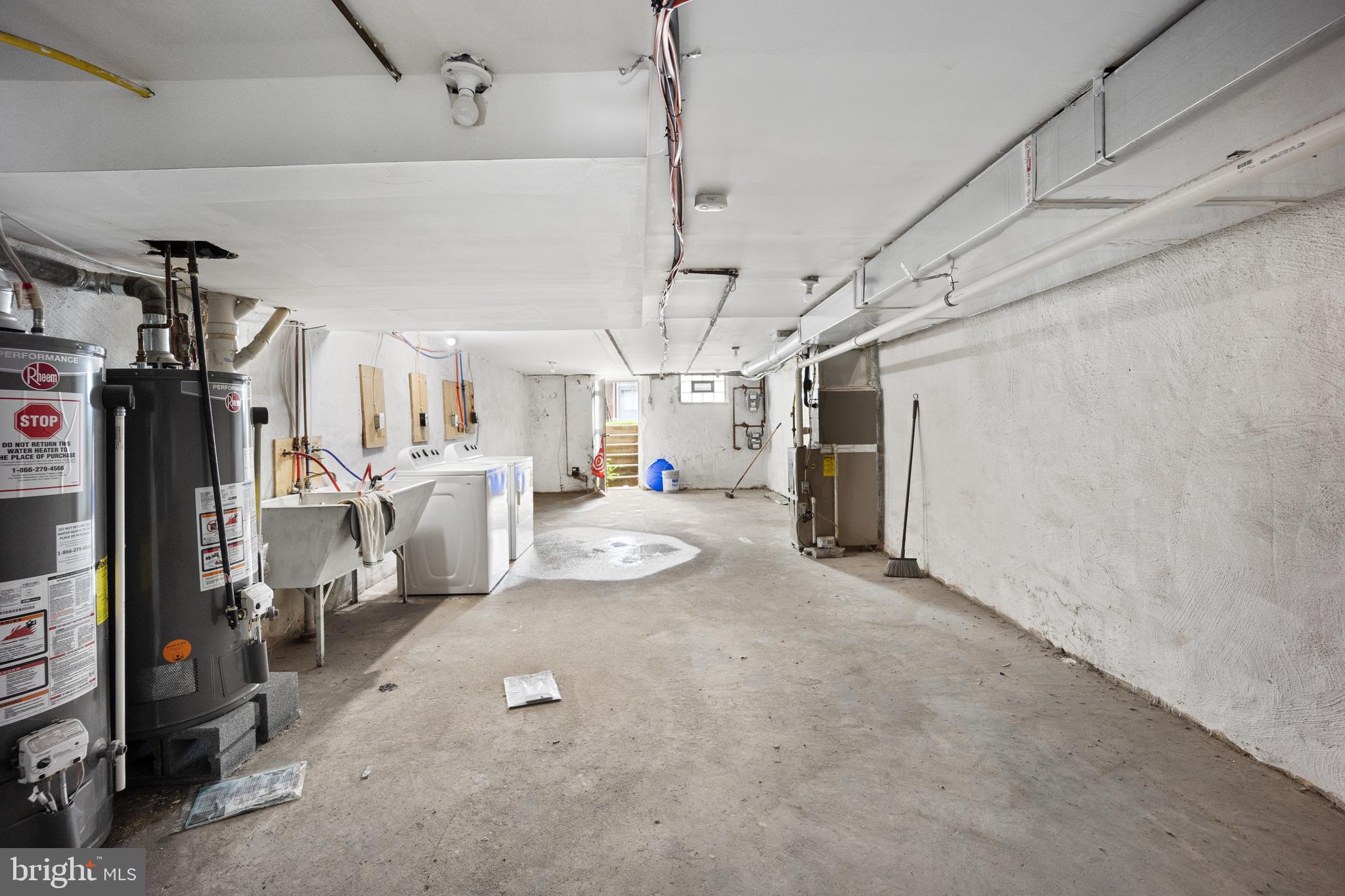 FERN ROCK - Residential Lease