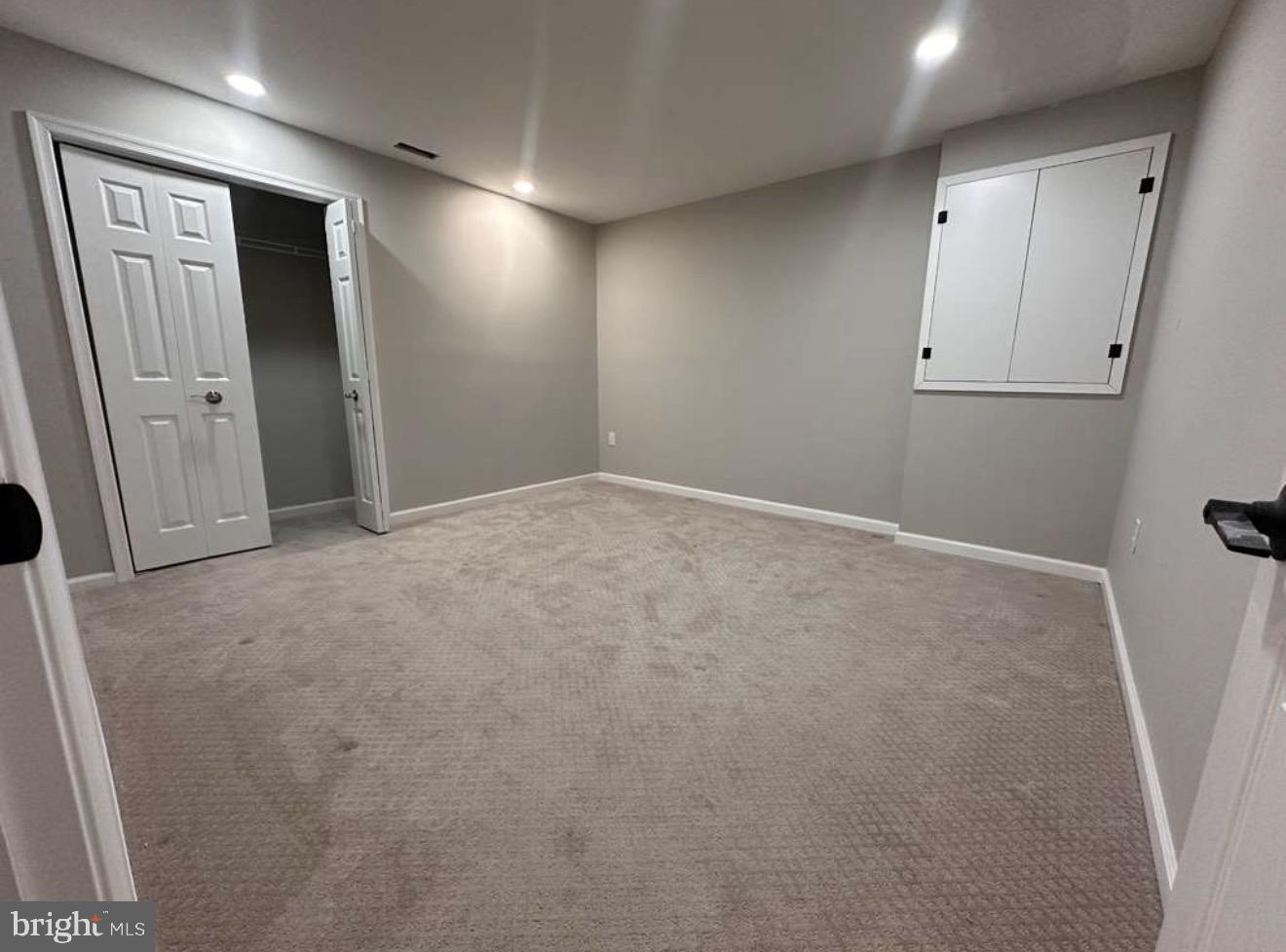 POTOMAC KNOLLS - Residential Lease