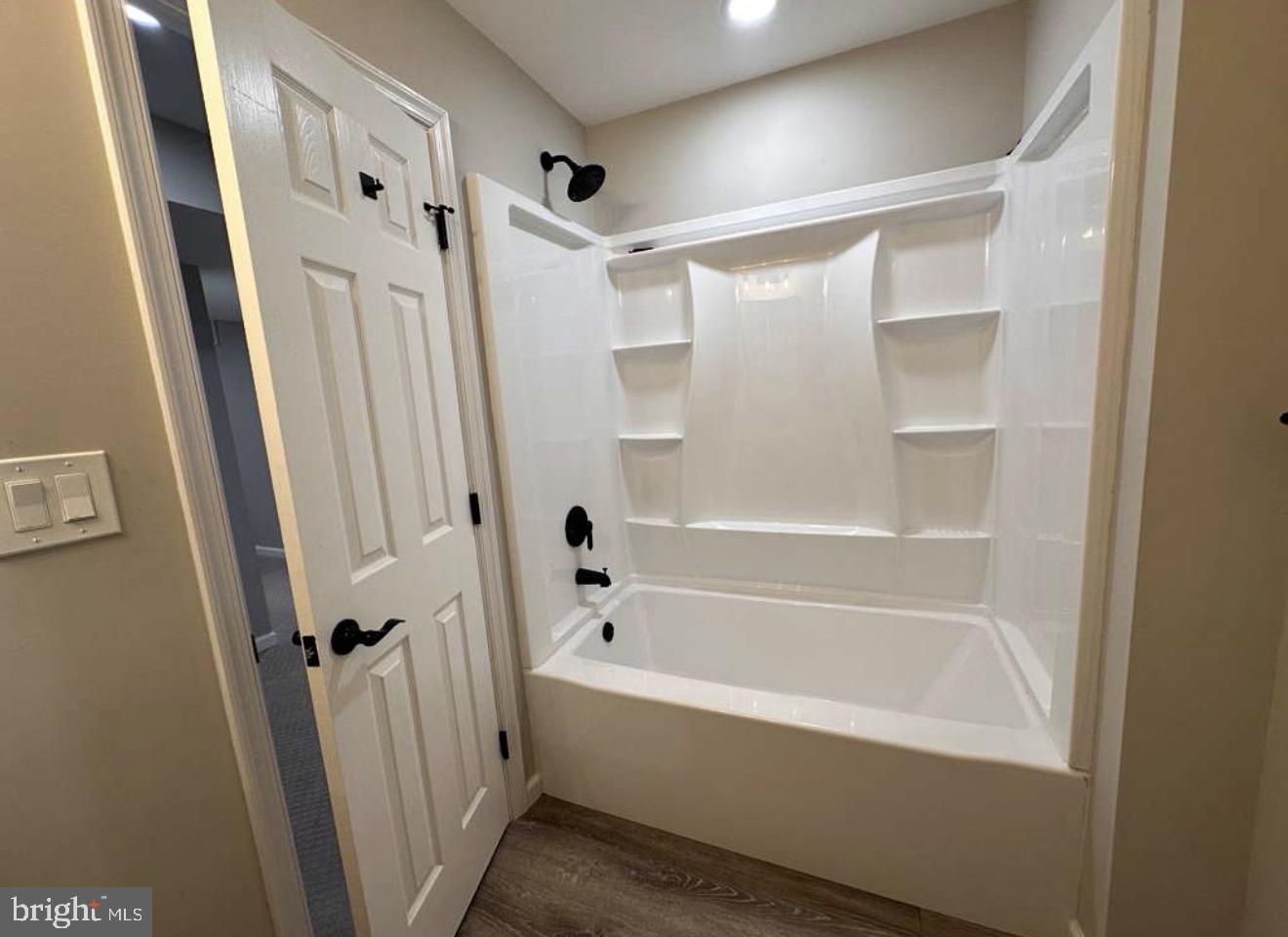 POTOMAC KNOLLS - Residential Lease