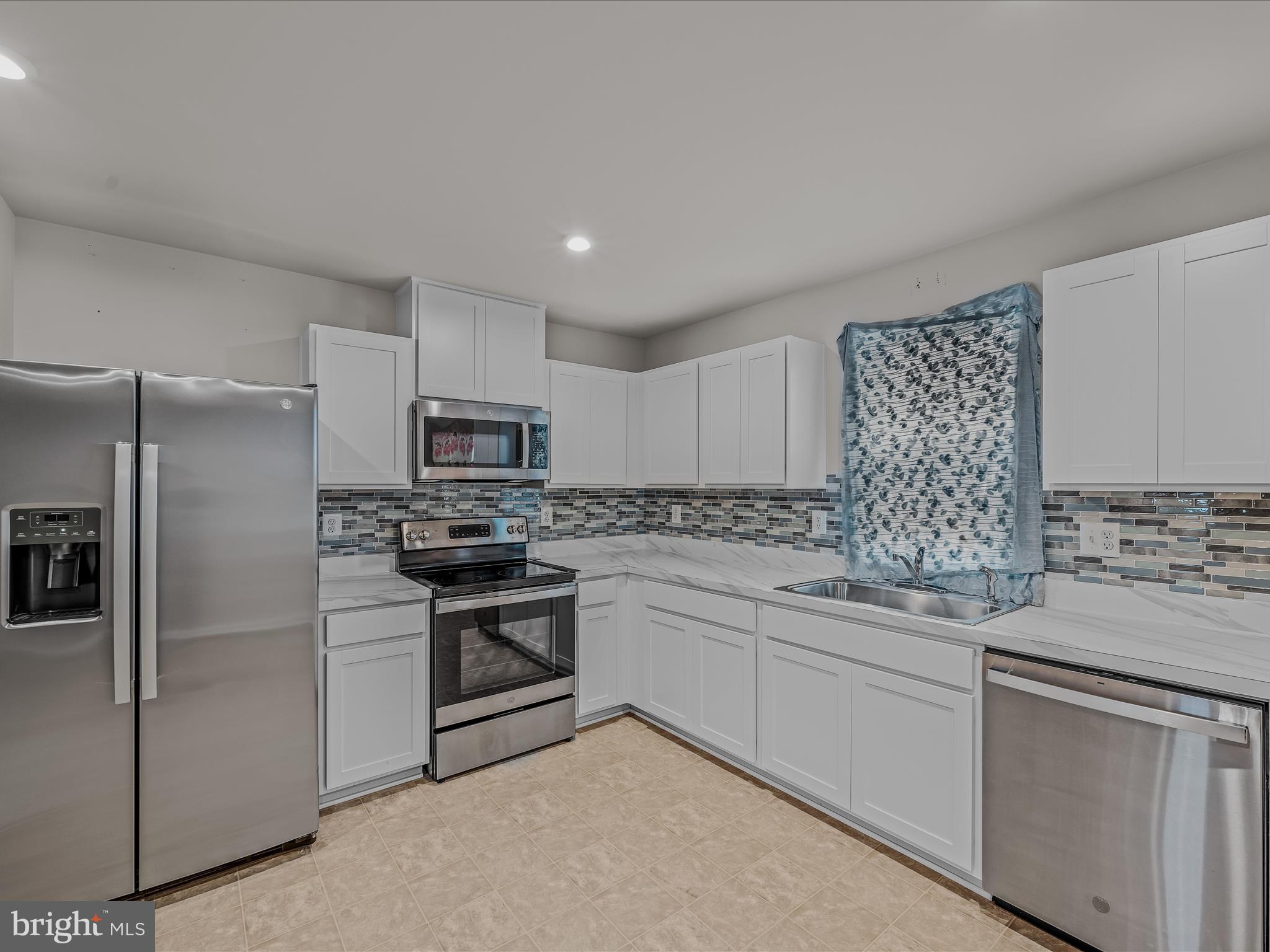 CARDINAL POINTE - Residential