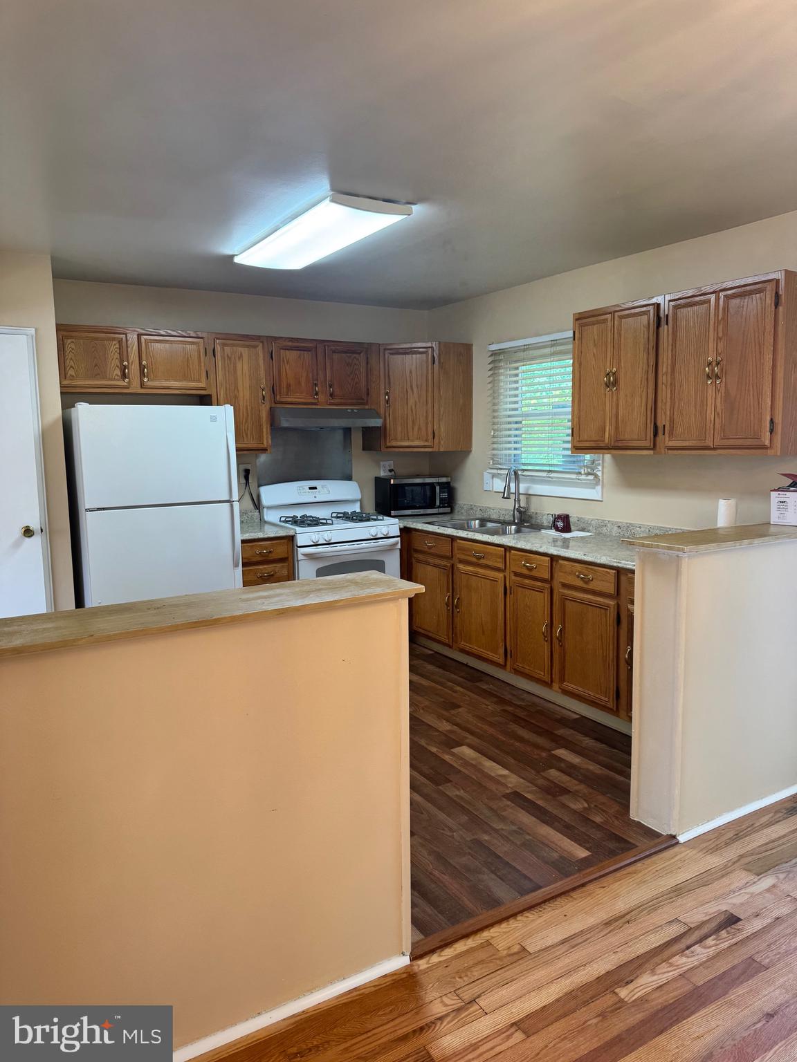 BROOKE MANOR - Residential Lease