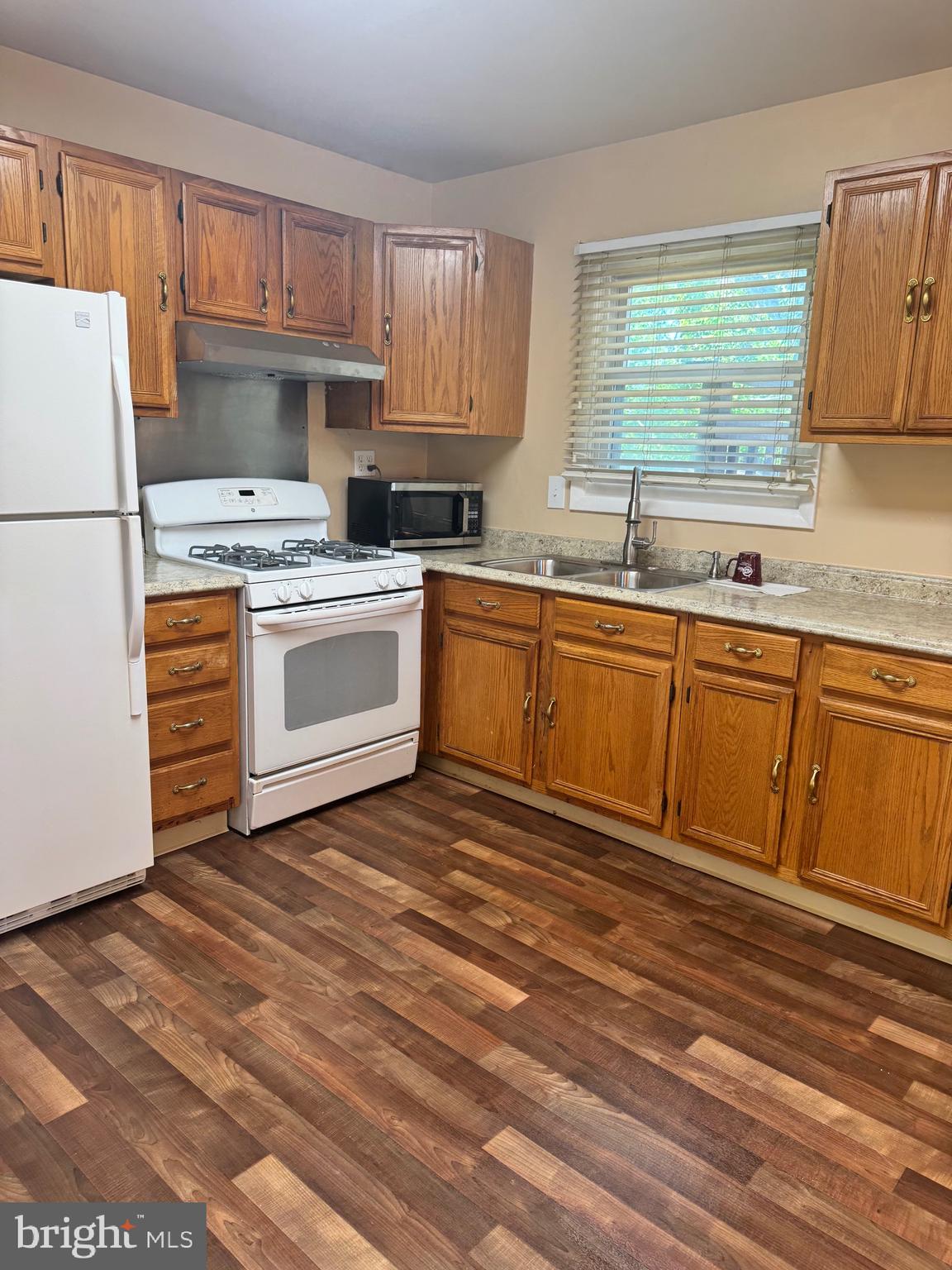 BROOKE MANOR - Residential Lease