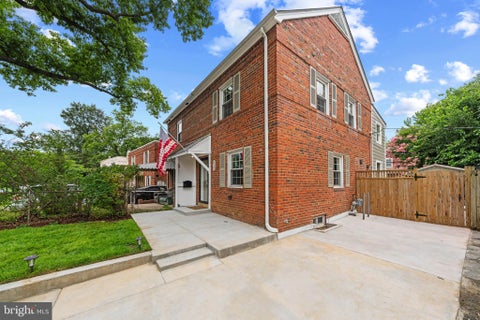 Townhouse For Sale - 825 S Ivy Street<br/> ARLINGTON, VA 22204