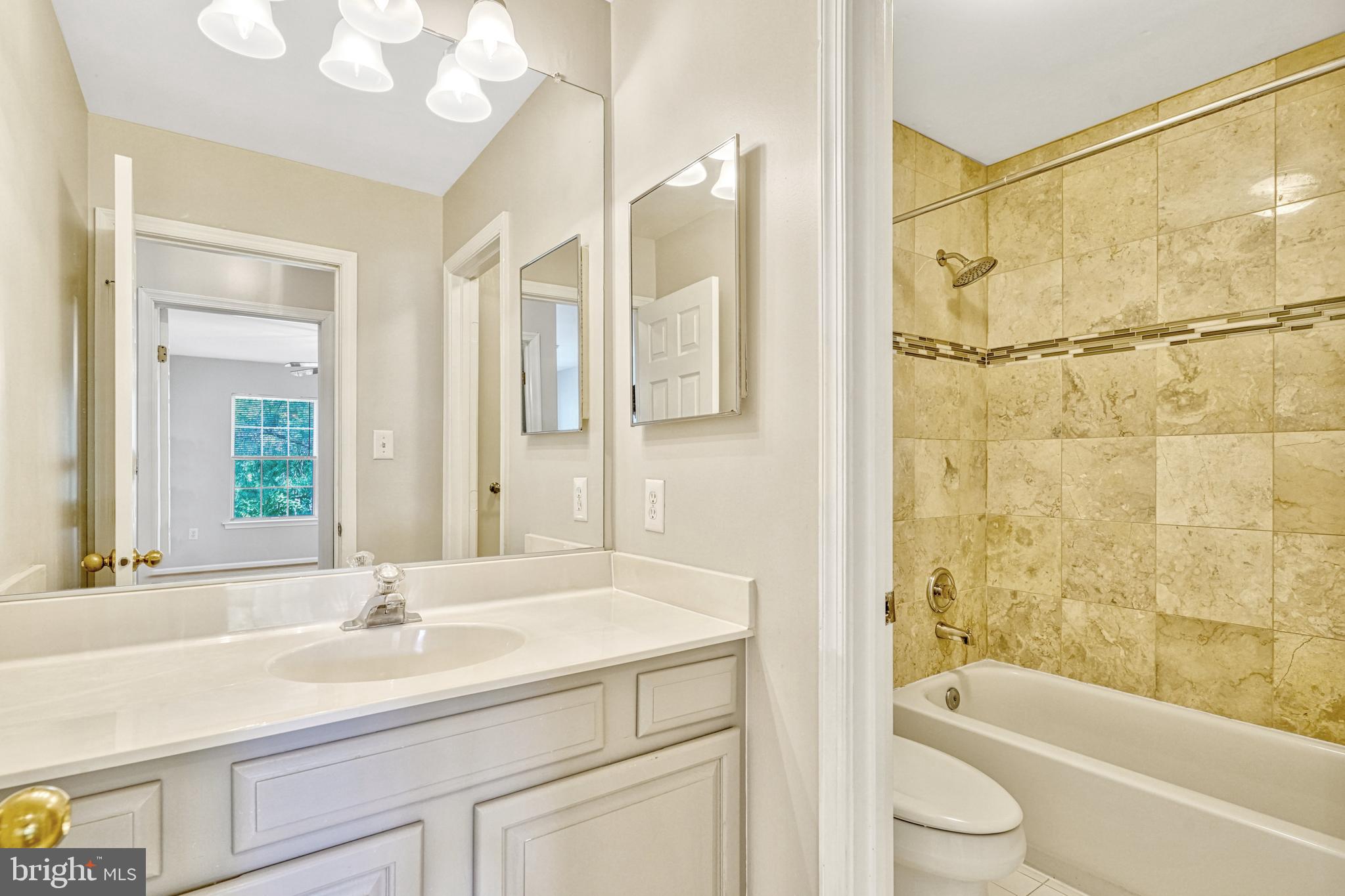 FIVE OAKS LANDING - Residential Lease