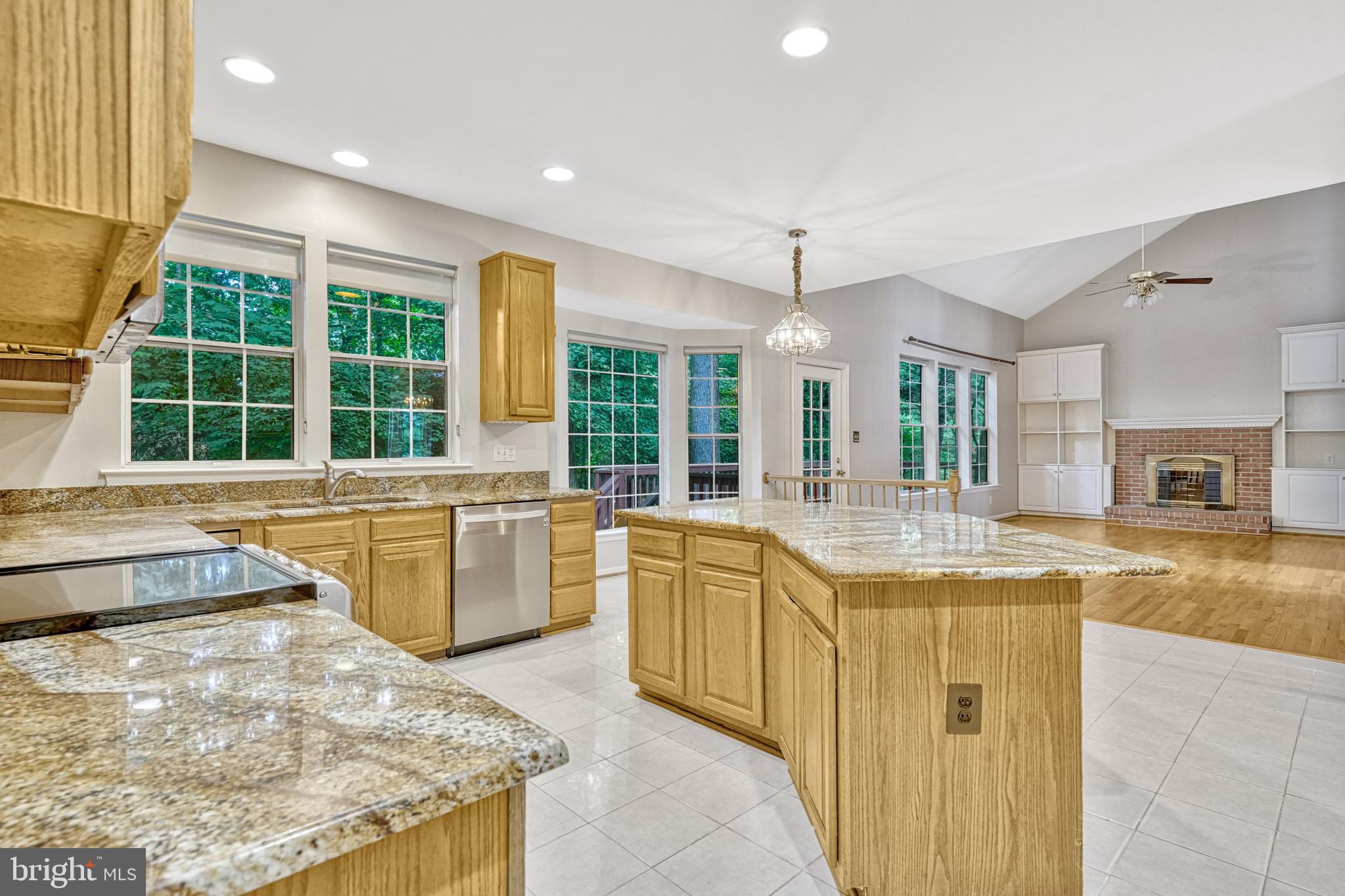 FIVE OAKS LANDING - Residential Lease