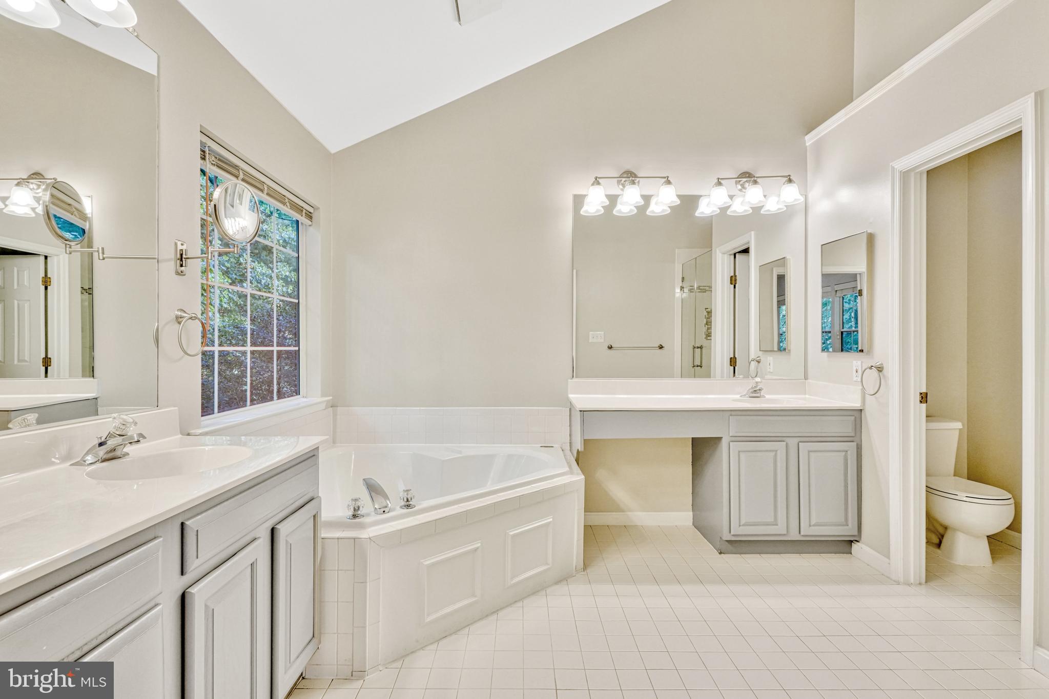 FIVE OAKS LANDING - Residential Lease