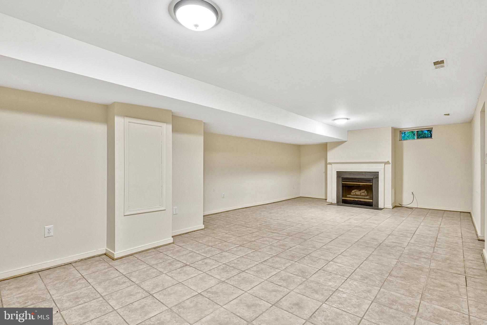 FIVE OAKS LANDING - Residential Lease