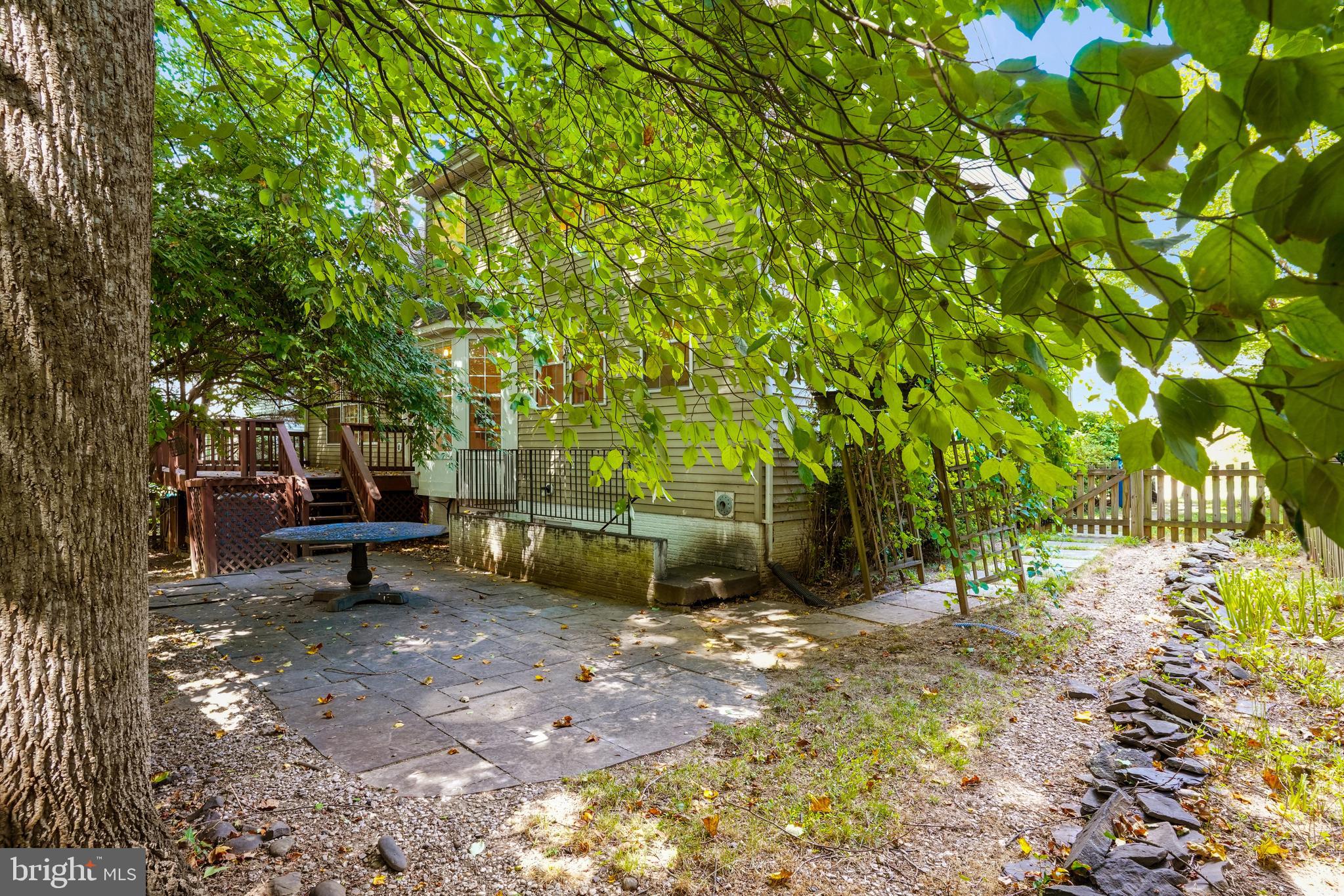 FIVE OAKS LANDING - Residential Lease