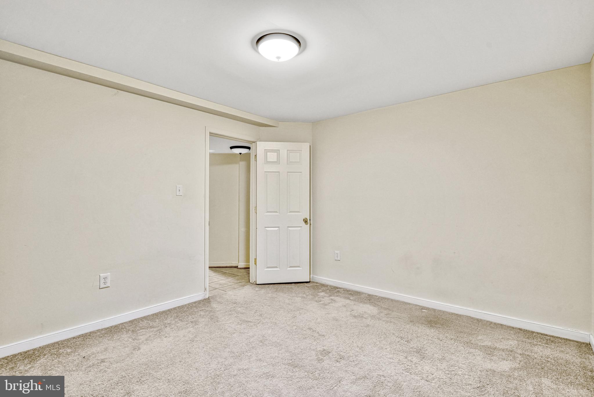 FIVE OAKS LANDING - Residential Lease