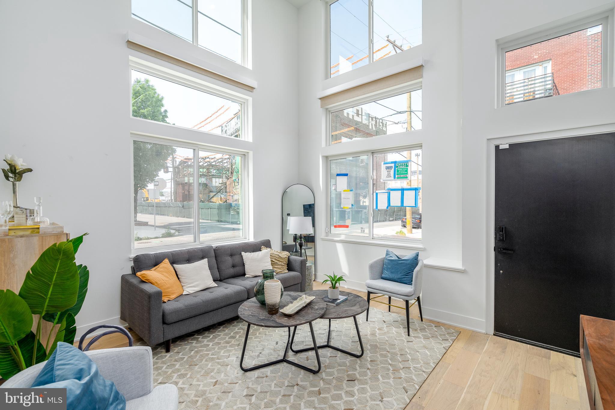 2616 E HAGERT STREET