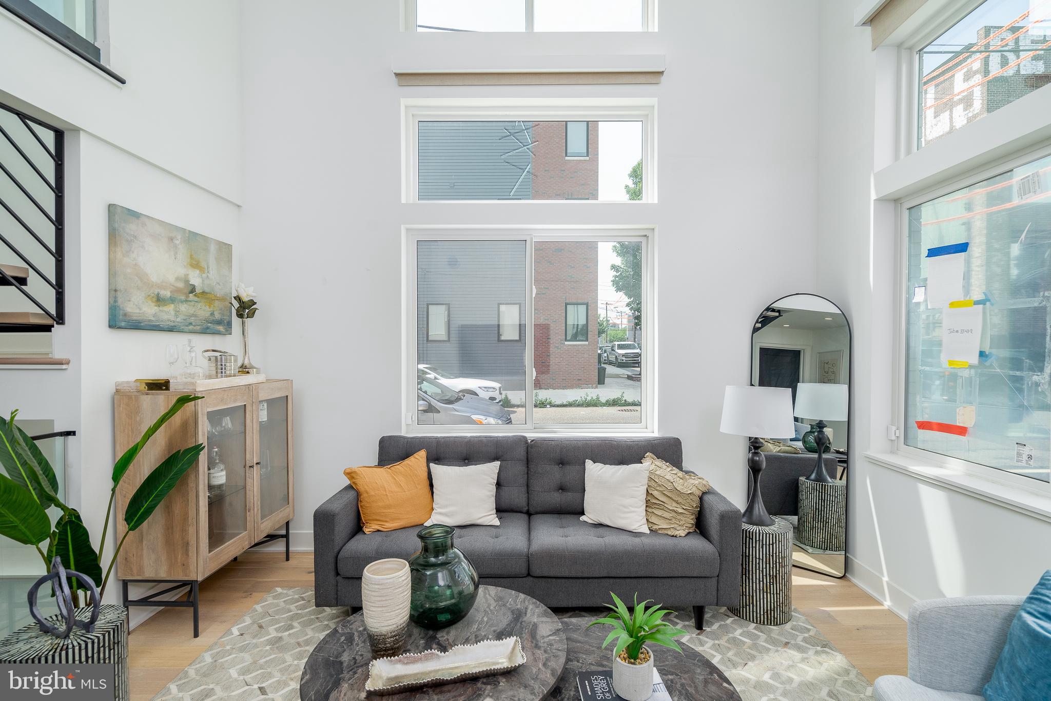 2616 E HAGERT STREET