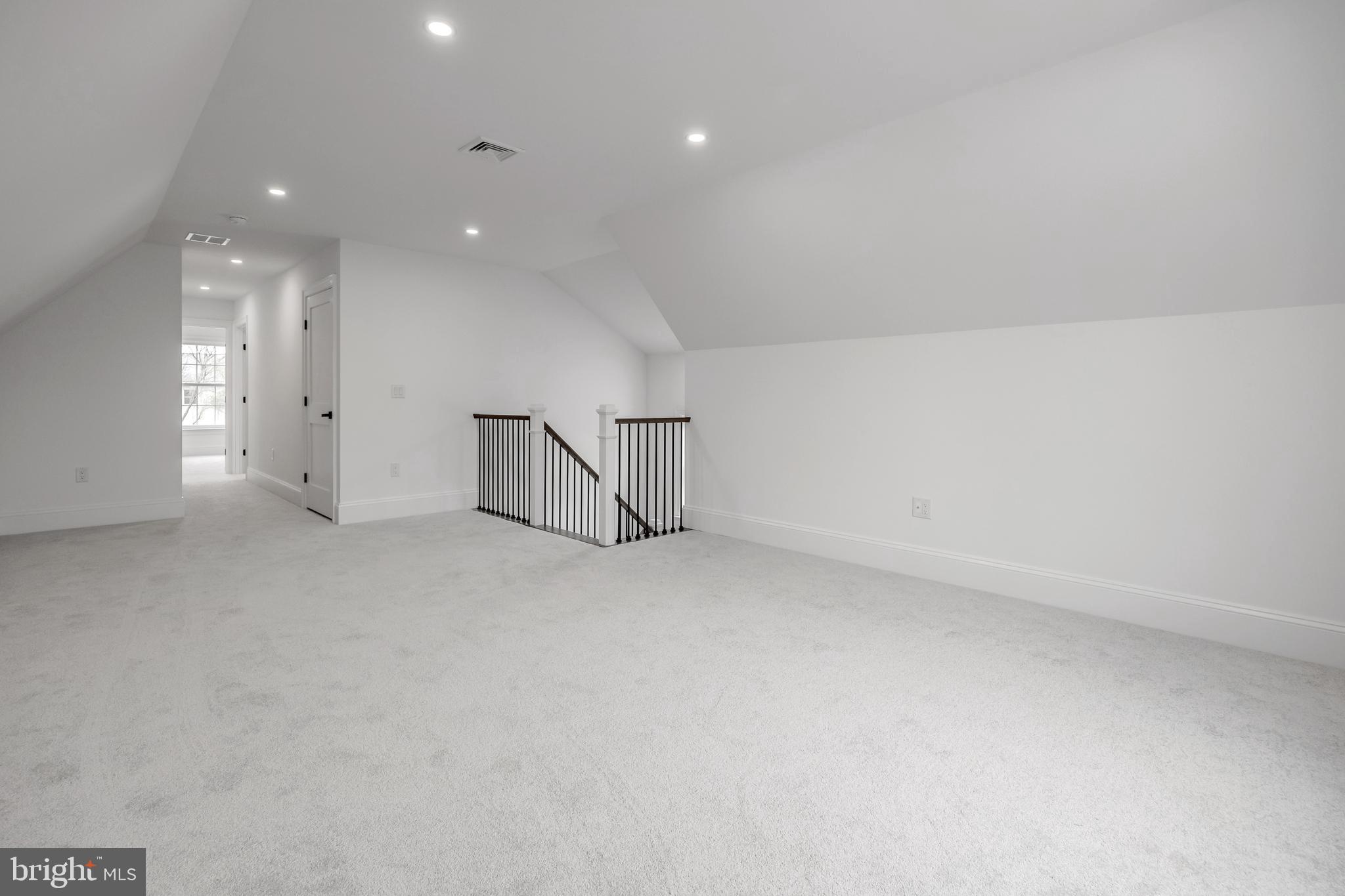 OAKMONT - Residential